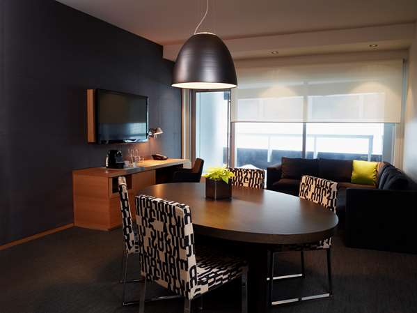 Suite - Hotel Le Germain Maple Leaf Square Toronto