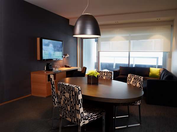 Suite - Hotel Le Germain Maple Leaf Square Toronto