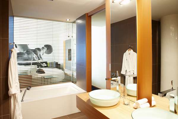  - Hotel Le Germain Maple Leaf Square Toronto