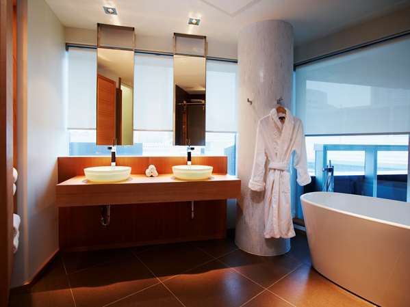 Suite - Hotel Le Germain Maple Leaf Square Toronto