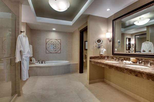 Suite - Argosy Casino Hotel & Spa Riverside - I-635, Exit 11