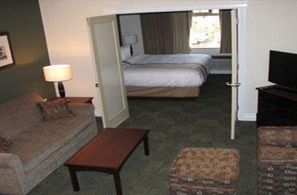  - Chateau Nova Hotel & Suites Yellowhead Edmonton