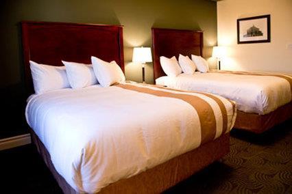 - Chateau Nova Hotel & Suites Yellowhead Edmonton