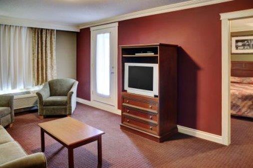Suite - Lakeview Inn & Suites Airport West Edson