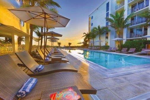 Pool - Costa d'Este Beach Resort Vero Beach