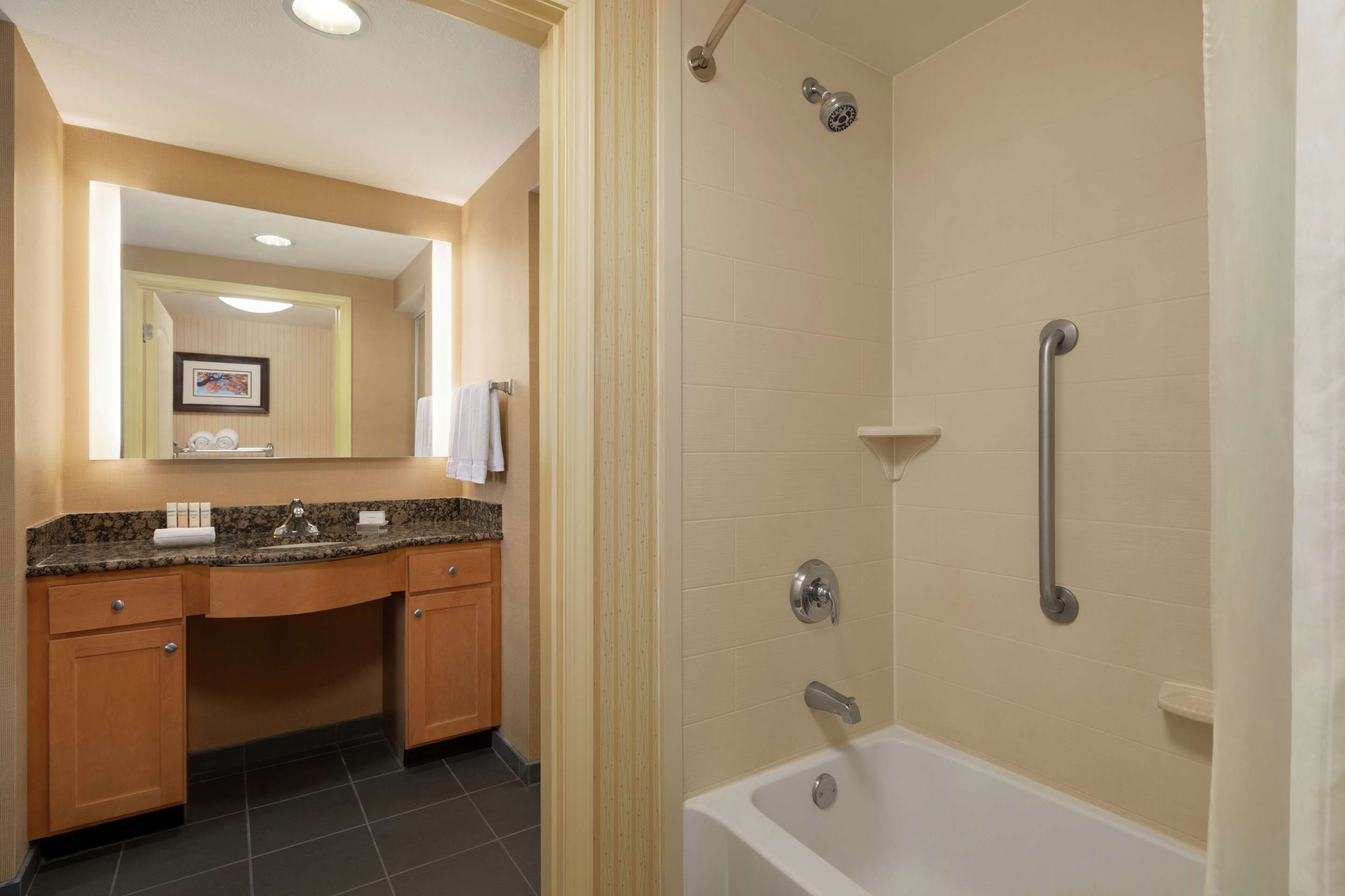 Guest room bath