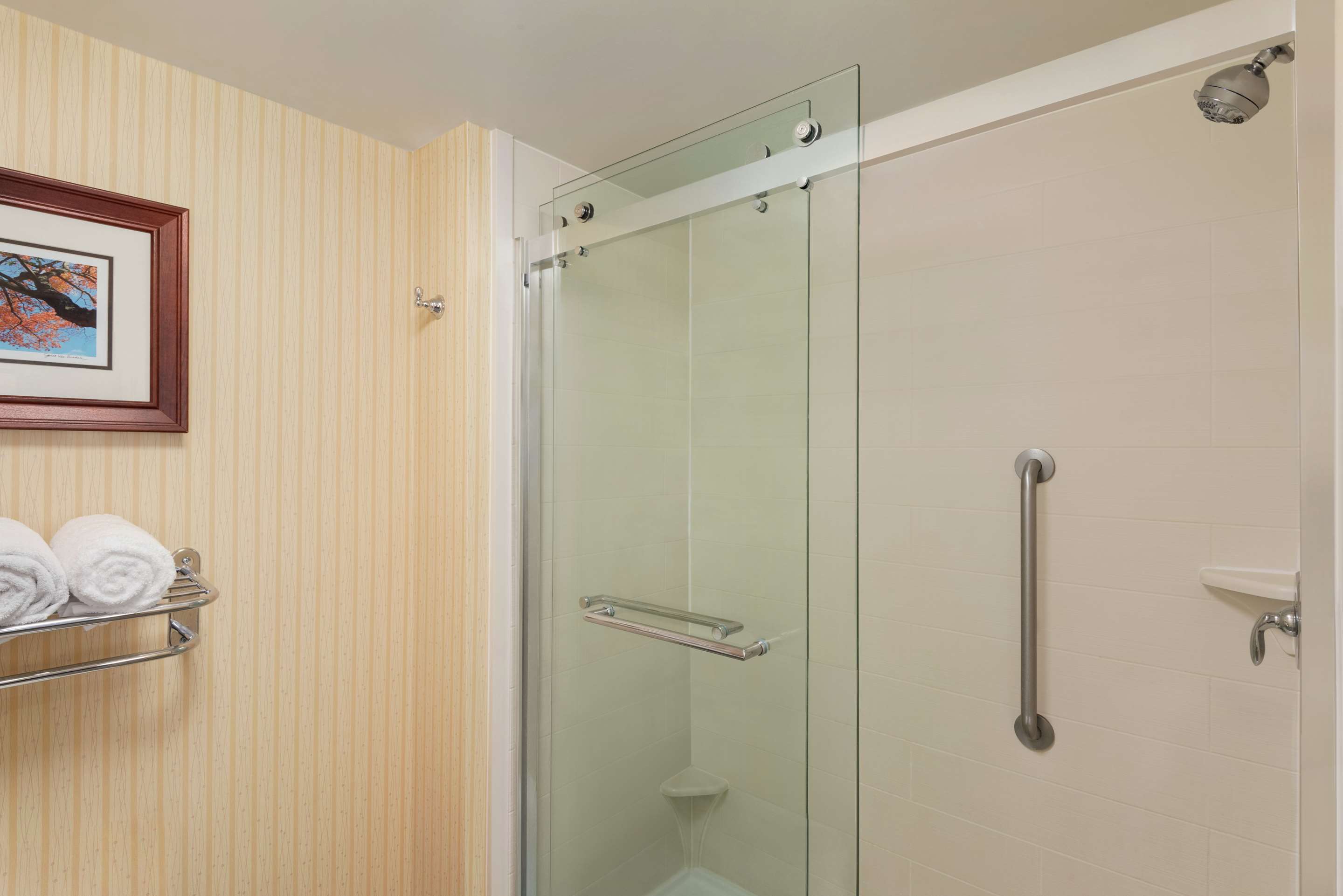 Guest room bath