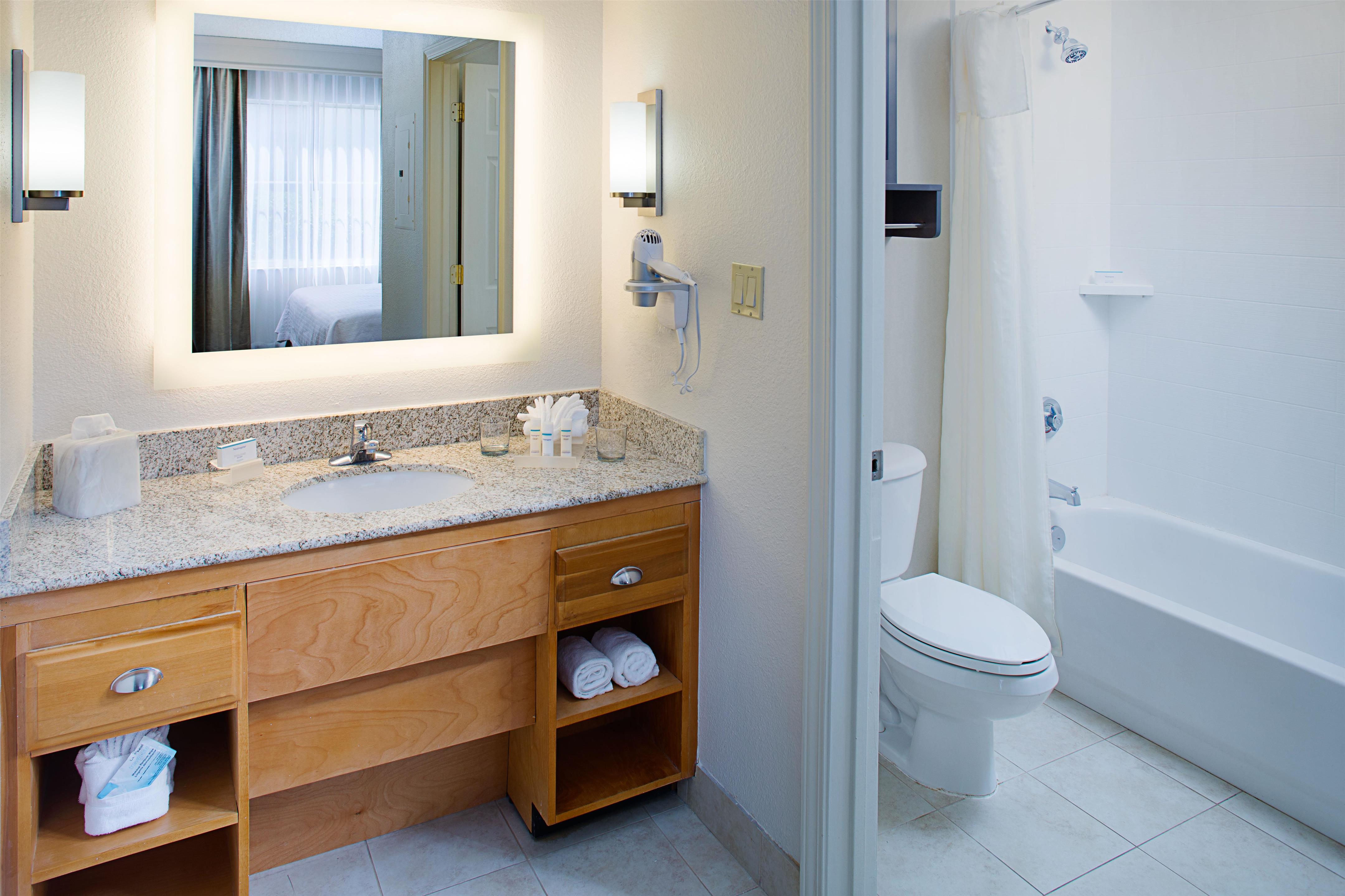 Guest room bath