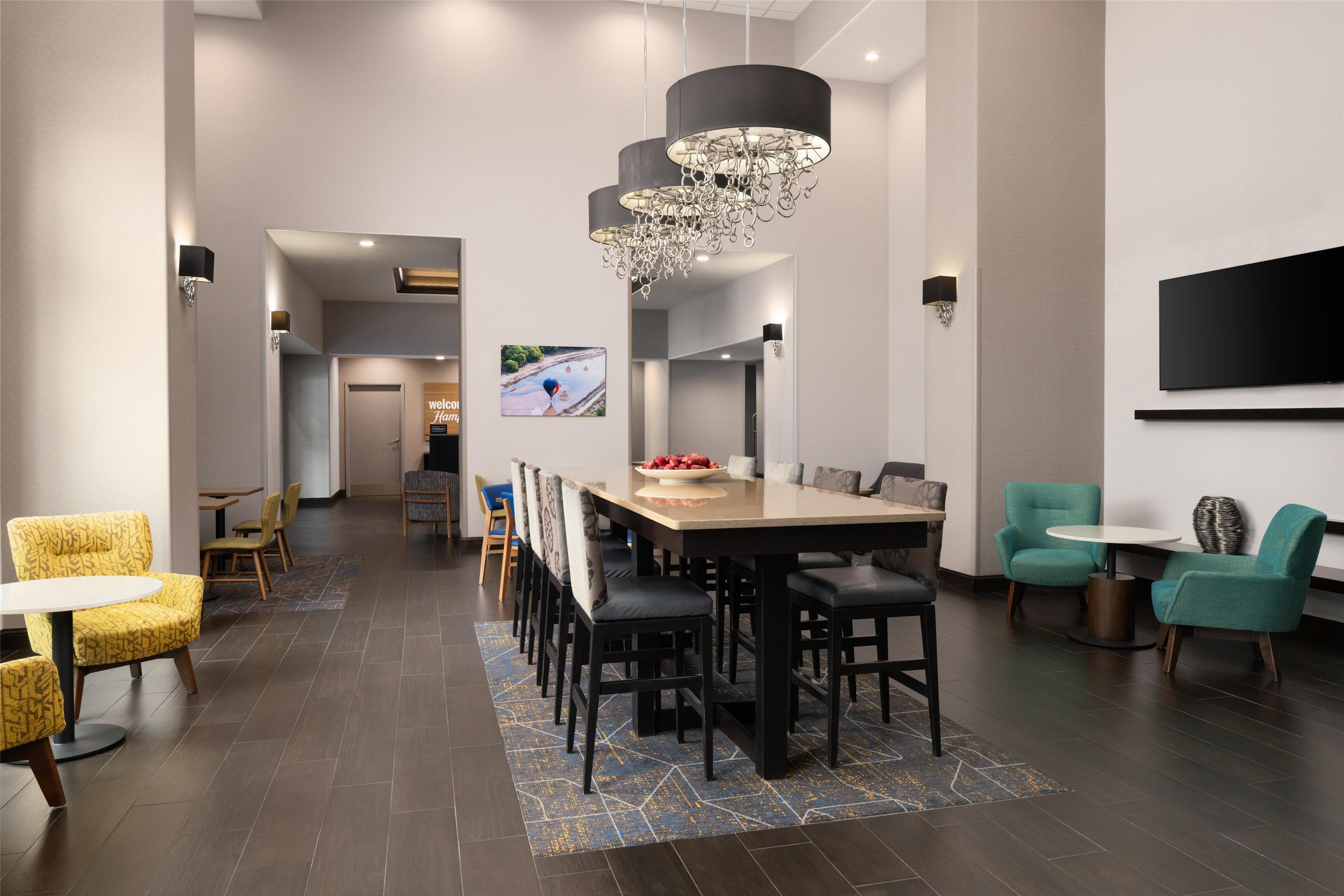 Breakfast Area | Hampton Inn & Suites Albuquerque North/I-25