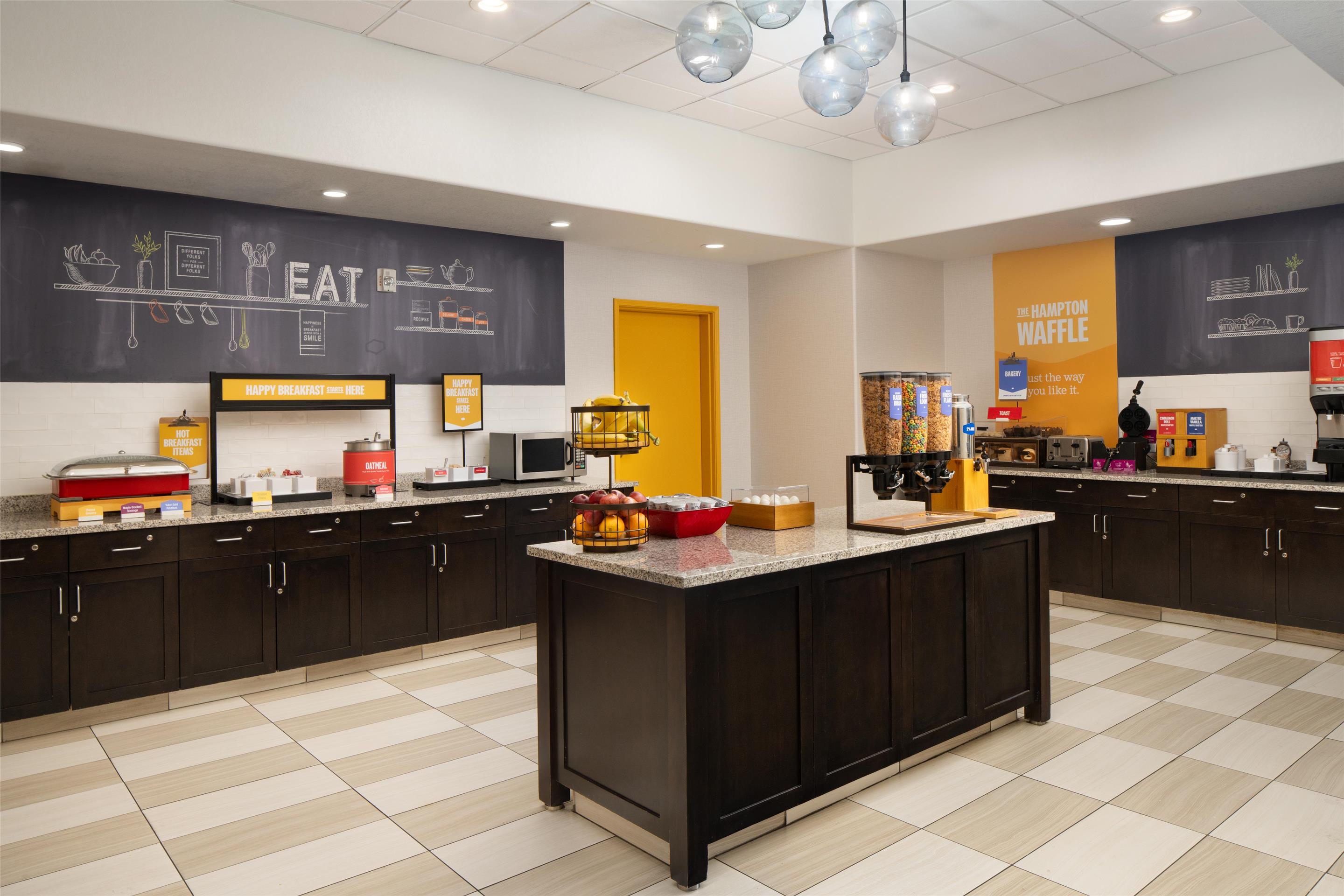 Breakfast Area | Hampton Inn & Suites Albuquerque North/I-25