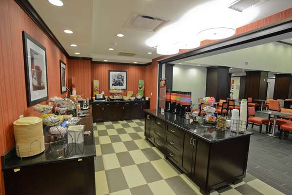 Restaurant - Hampton Inn & Suites Mall Albany