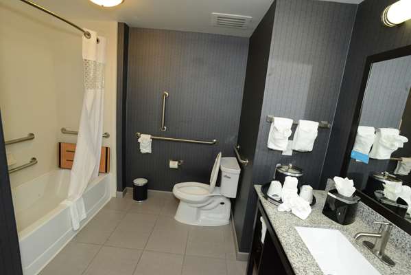  - Hampton Inn & Suites Mall Albany