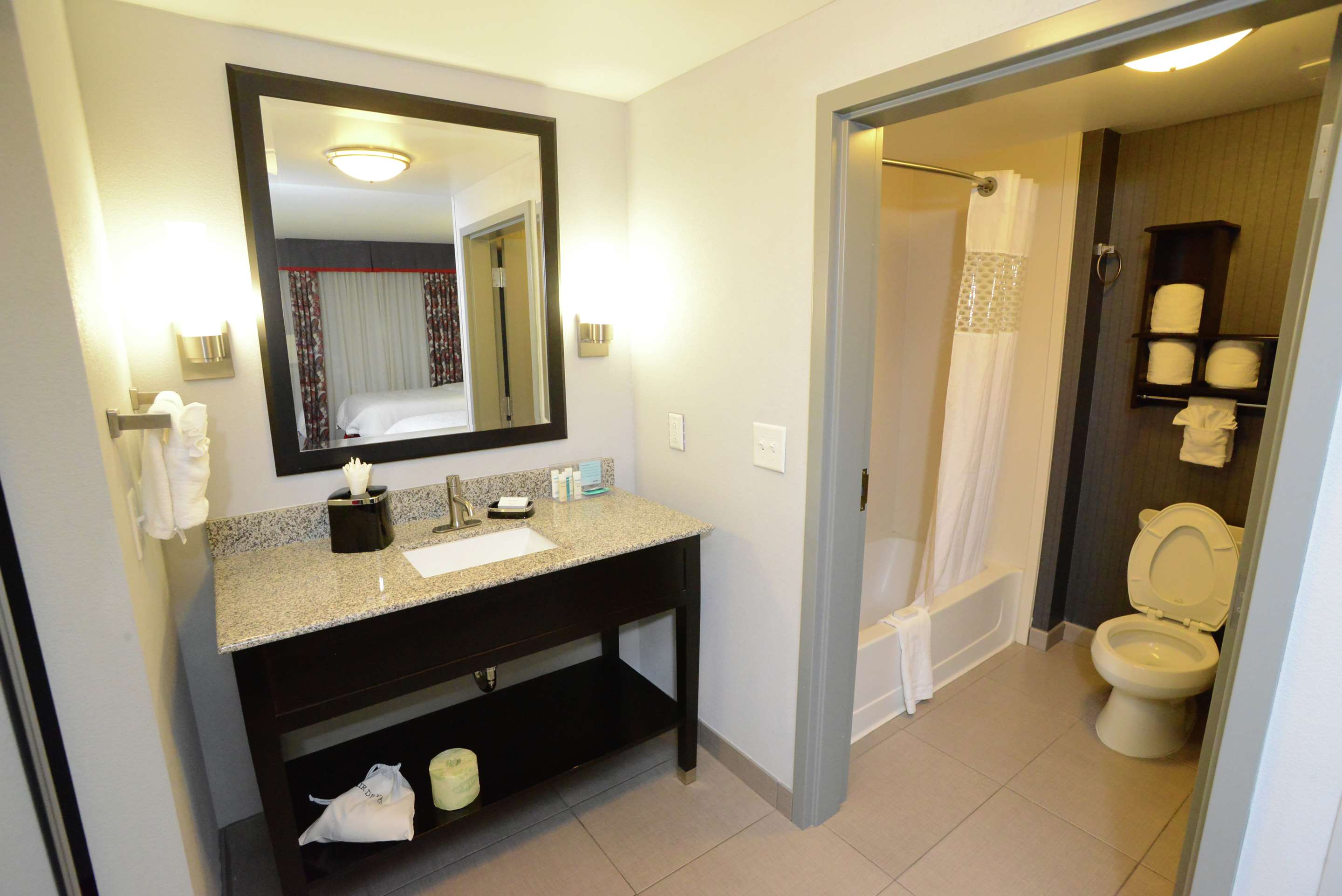 Guest room bath