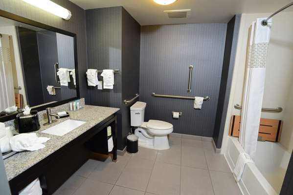  - Hampton Inn & Suites Mall Albany