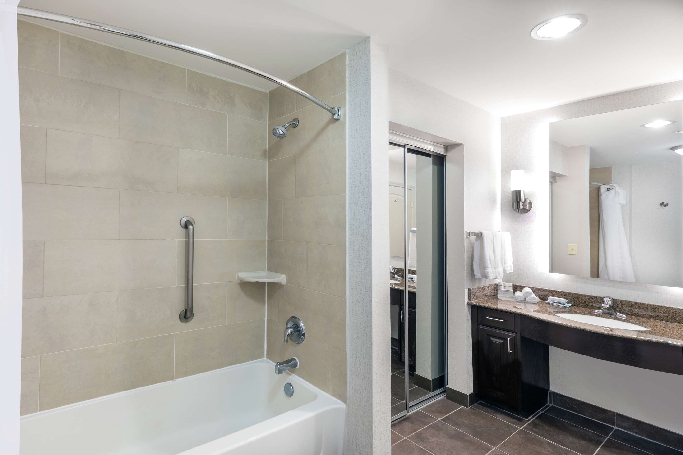 Guest room bath