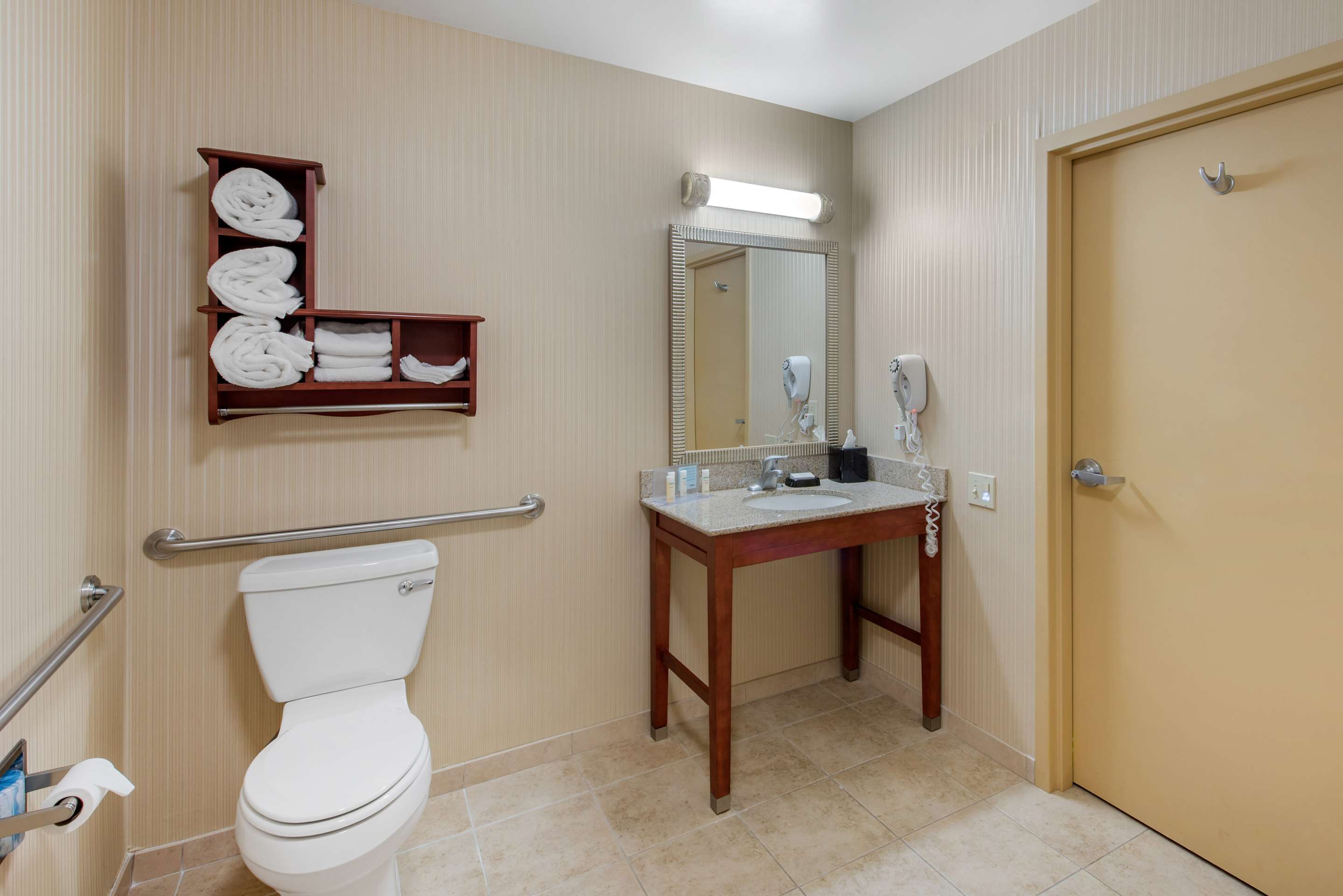 Guest room bath