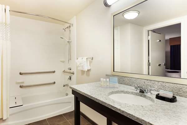  - Hampton Inn & Suites Camp Springs - I-95 & I-495, Exit 7
