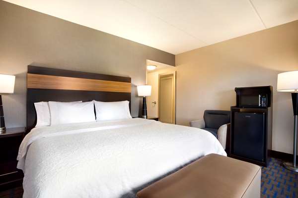  - Hampton Inn & Suites Camp Springs - I-95 & I-495, Exit 7