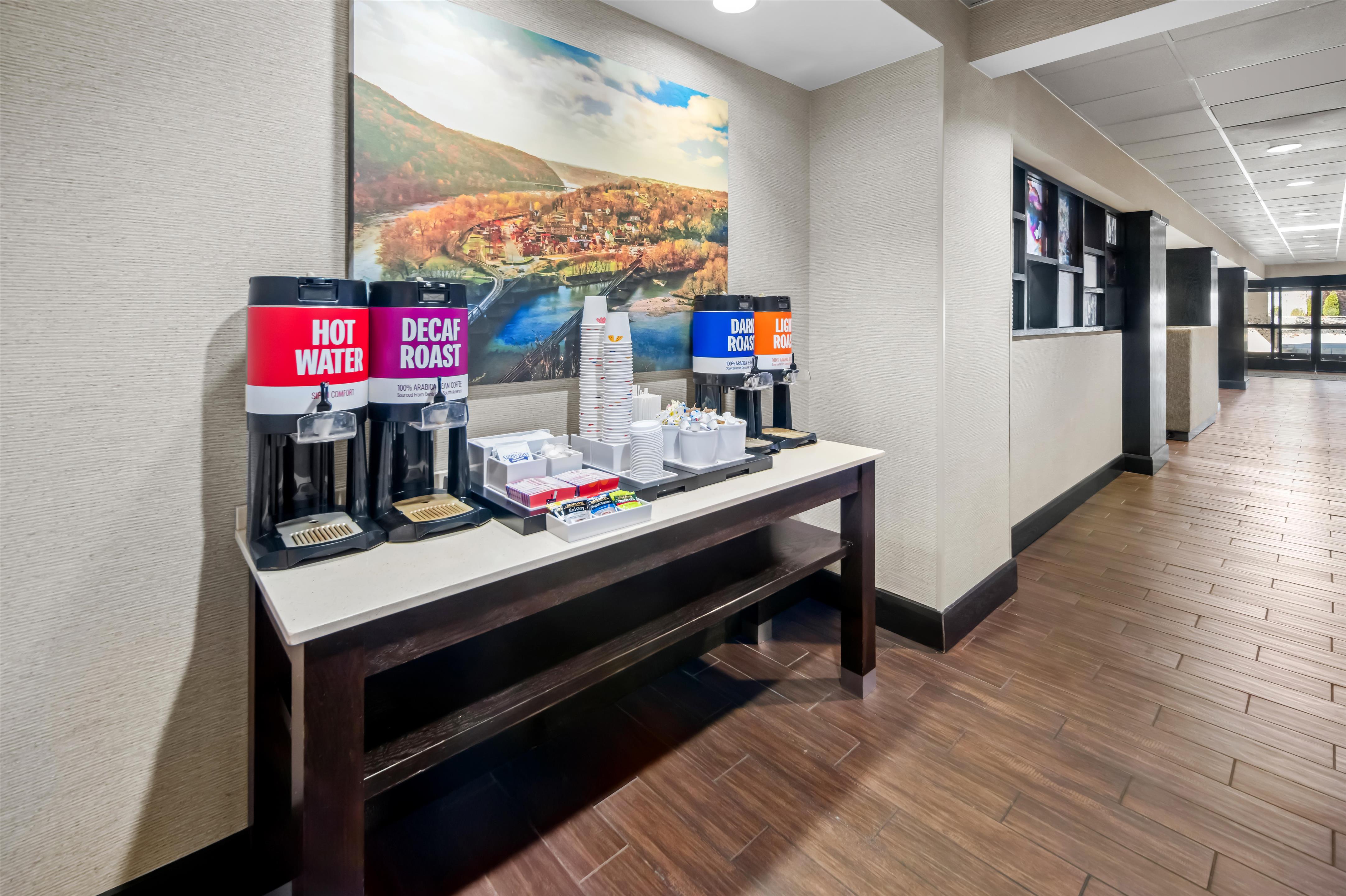Breakfast Area | Hampton Inn & Suites Camp Springs/Andrews AFB