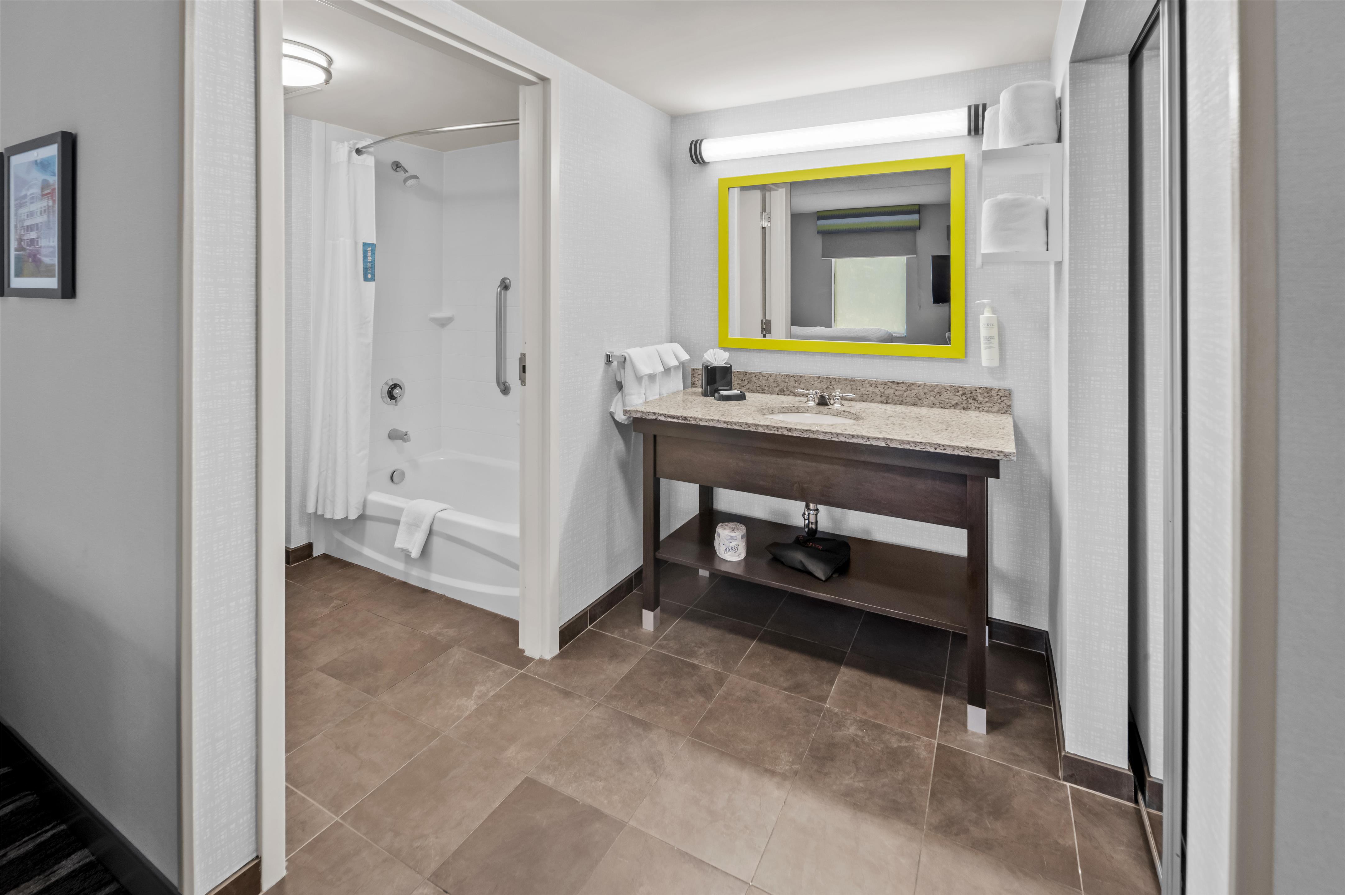 Guest room bath