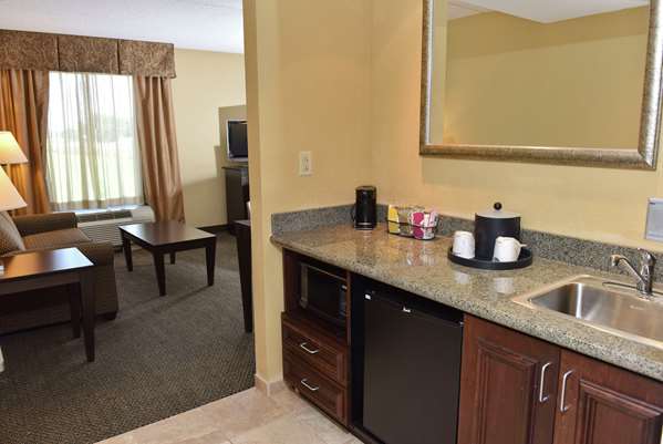  - Hampton Inn & Suites Alexandria - I-49, Exit 90
