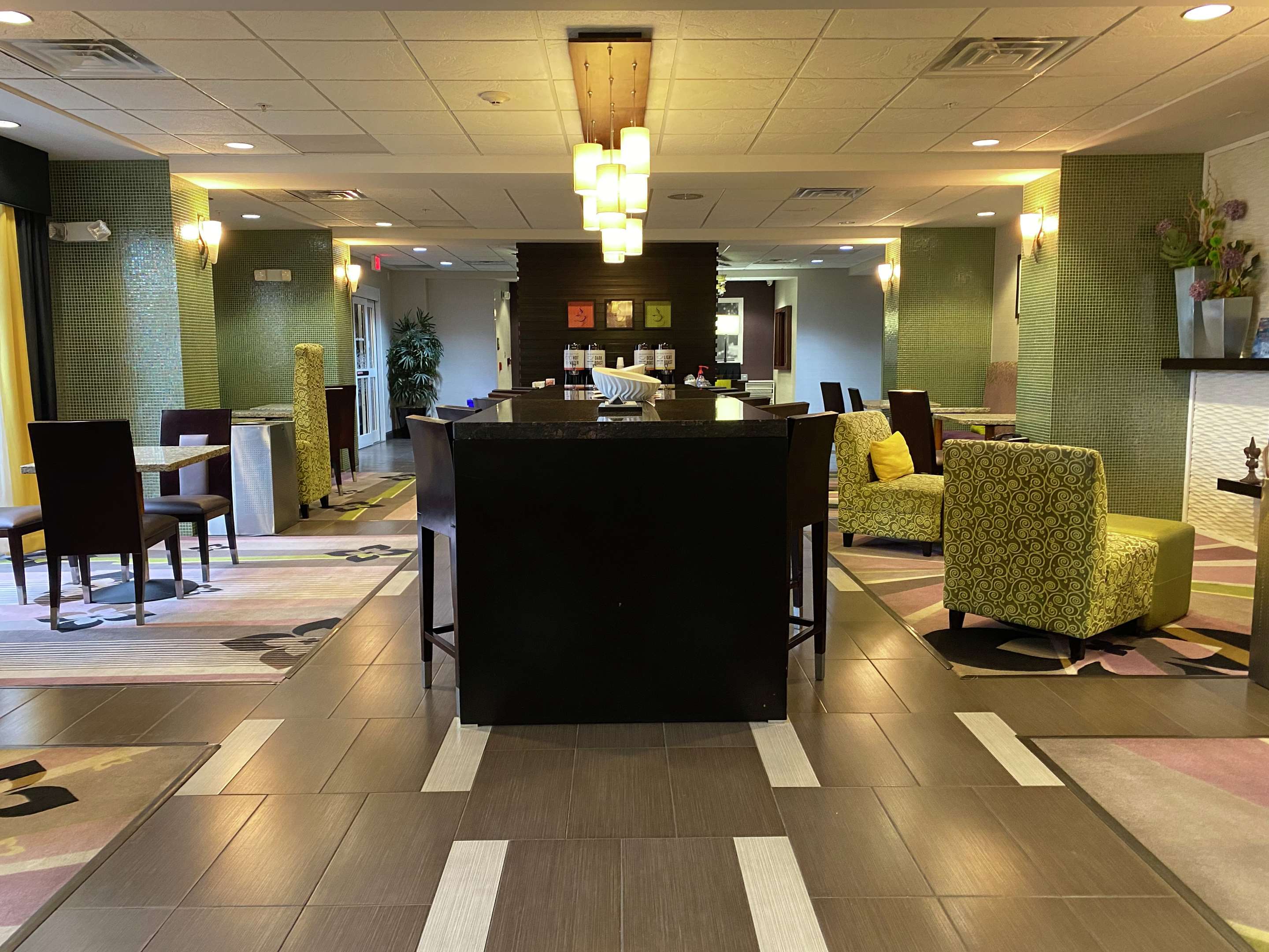 Lobby | Hampton Inn by Hilton Leesville Fort Johnson