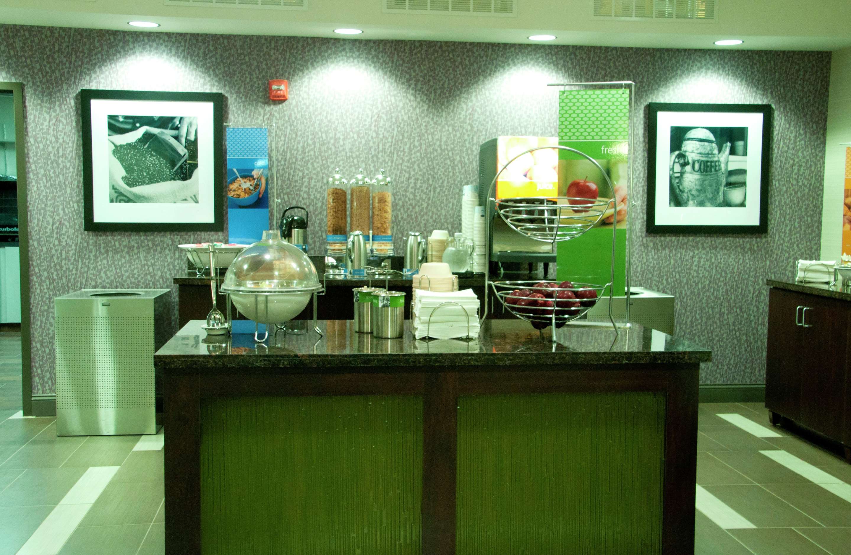 Restaurant | Hampton Inn by Hilton Leesville Fort Johnson