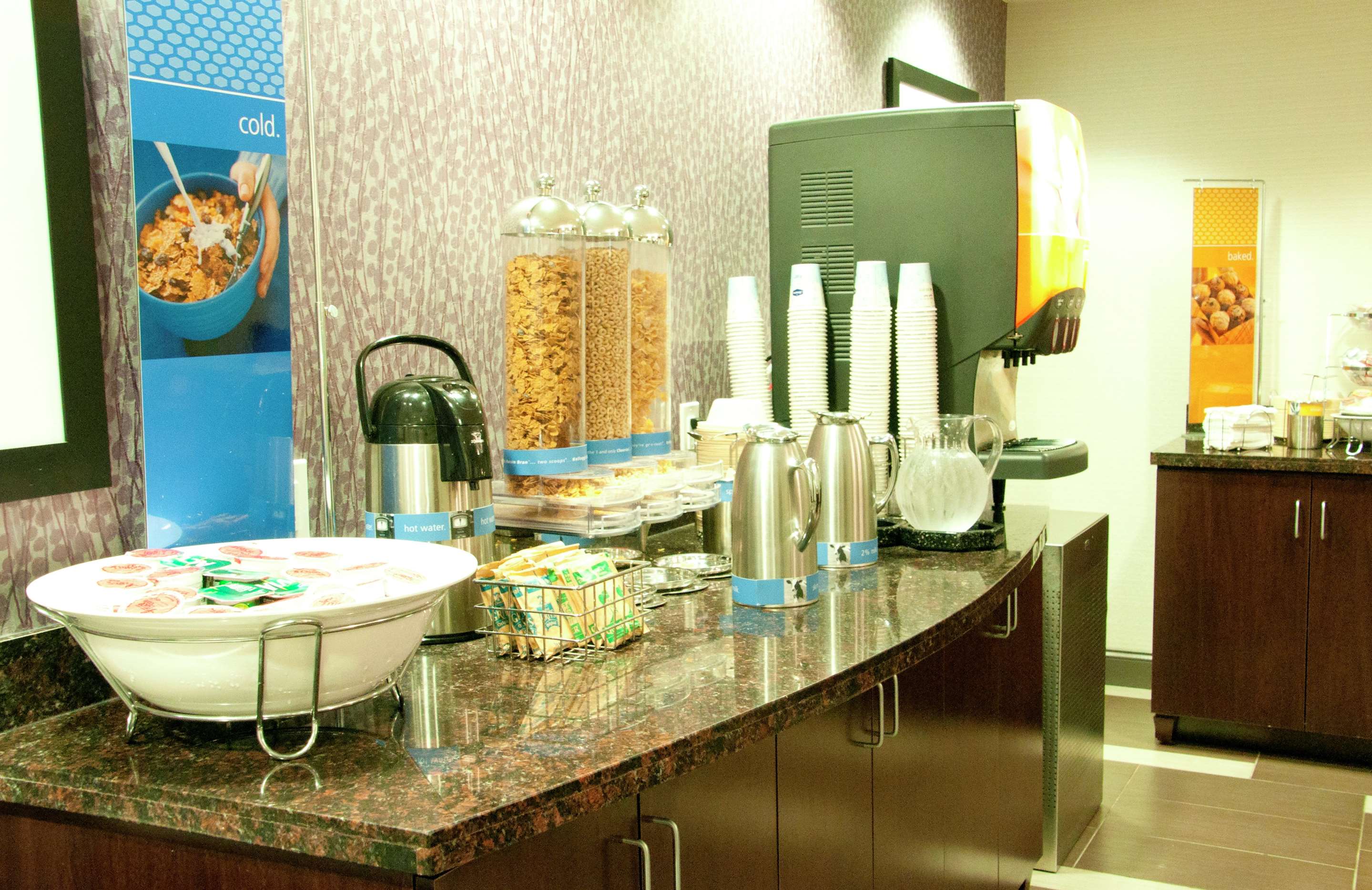 Restaurant | Hampton Inn by Hilton Leesville Fort Johnson