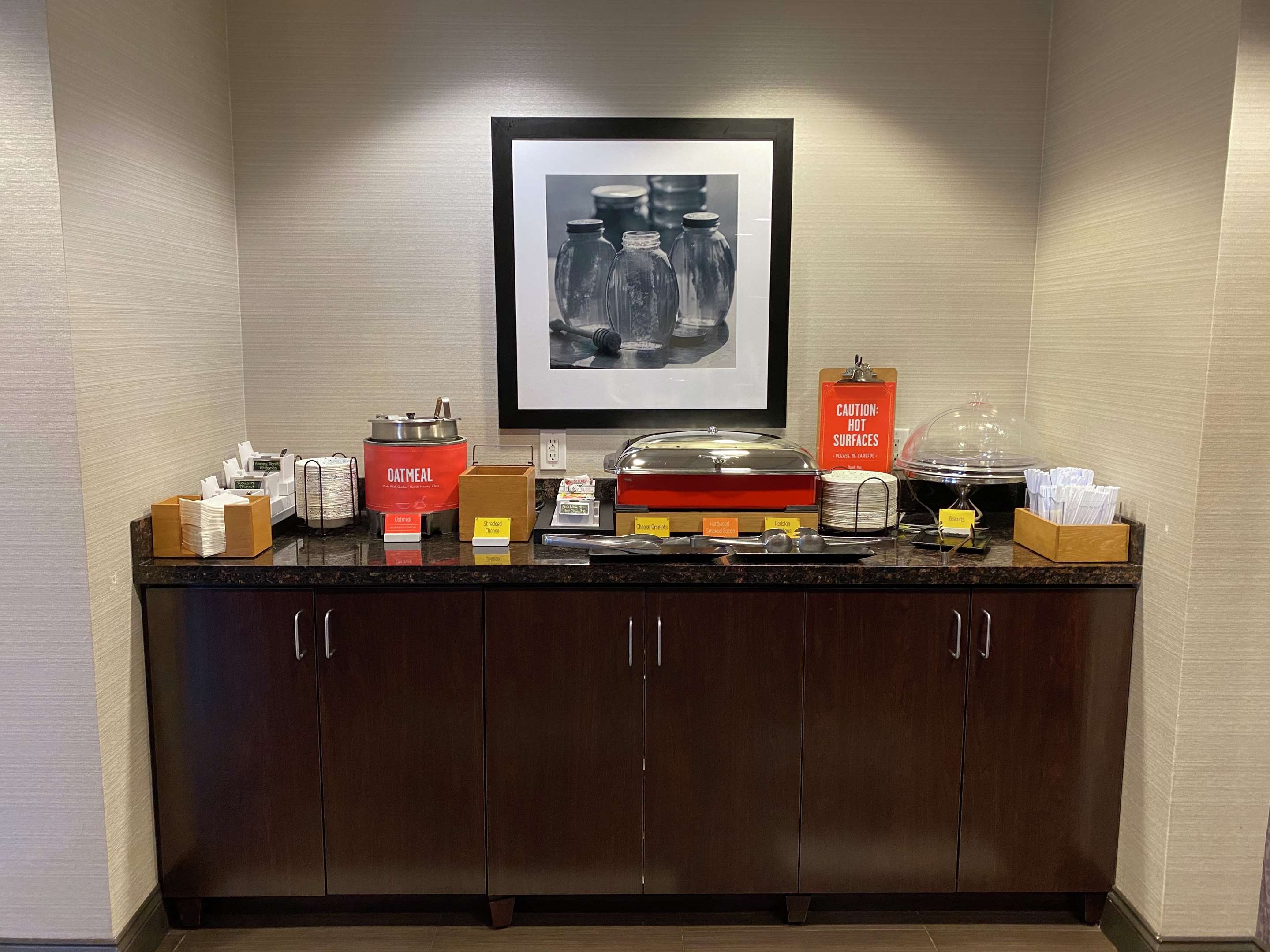 Breakfast Area | Hampton Inn by Hilton Leesville Fort Johnson