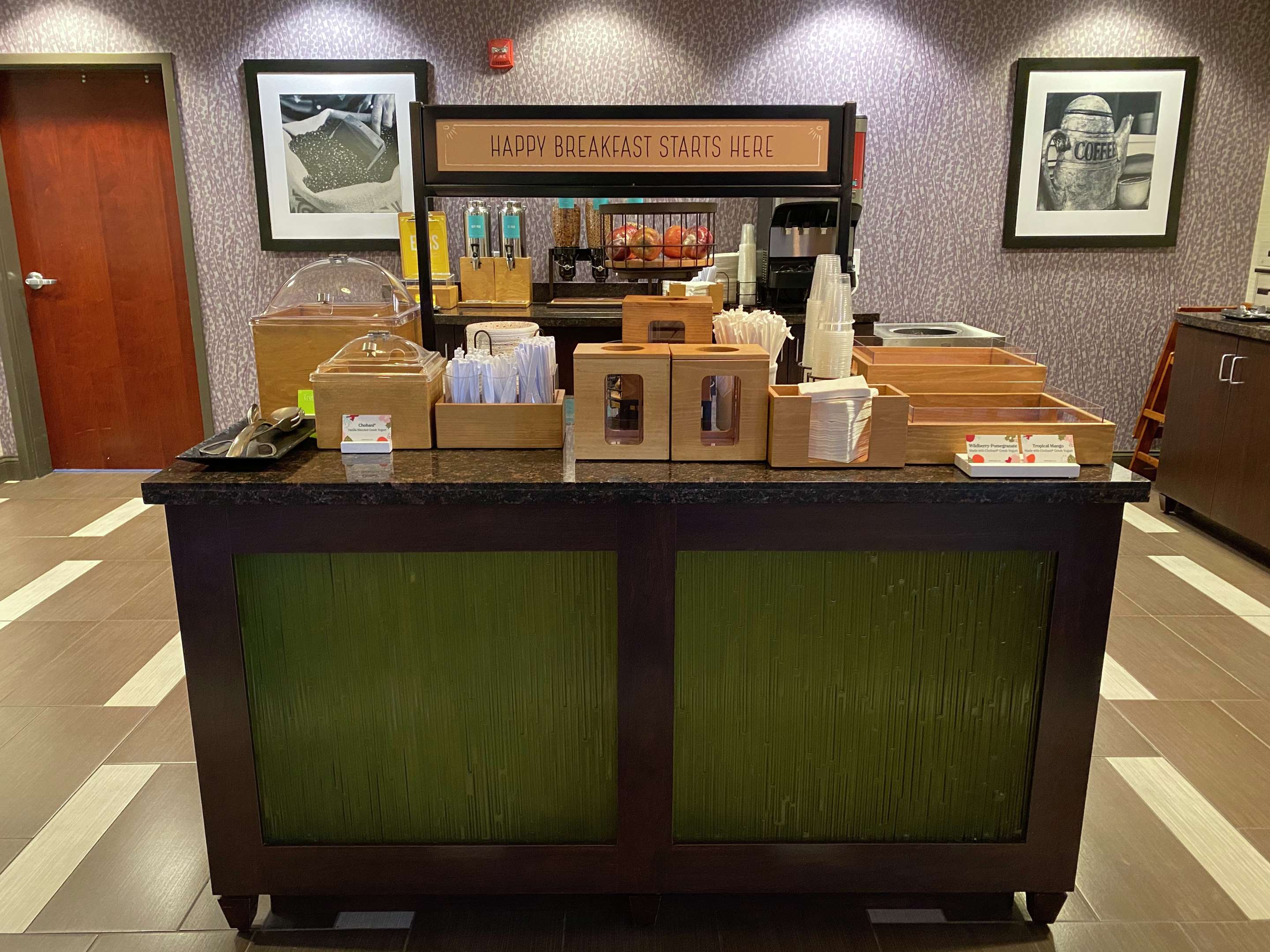 Breakfast Area | Hampton Inn by Hilton Leesville Fort Johnson