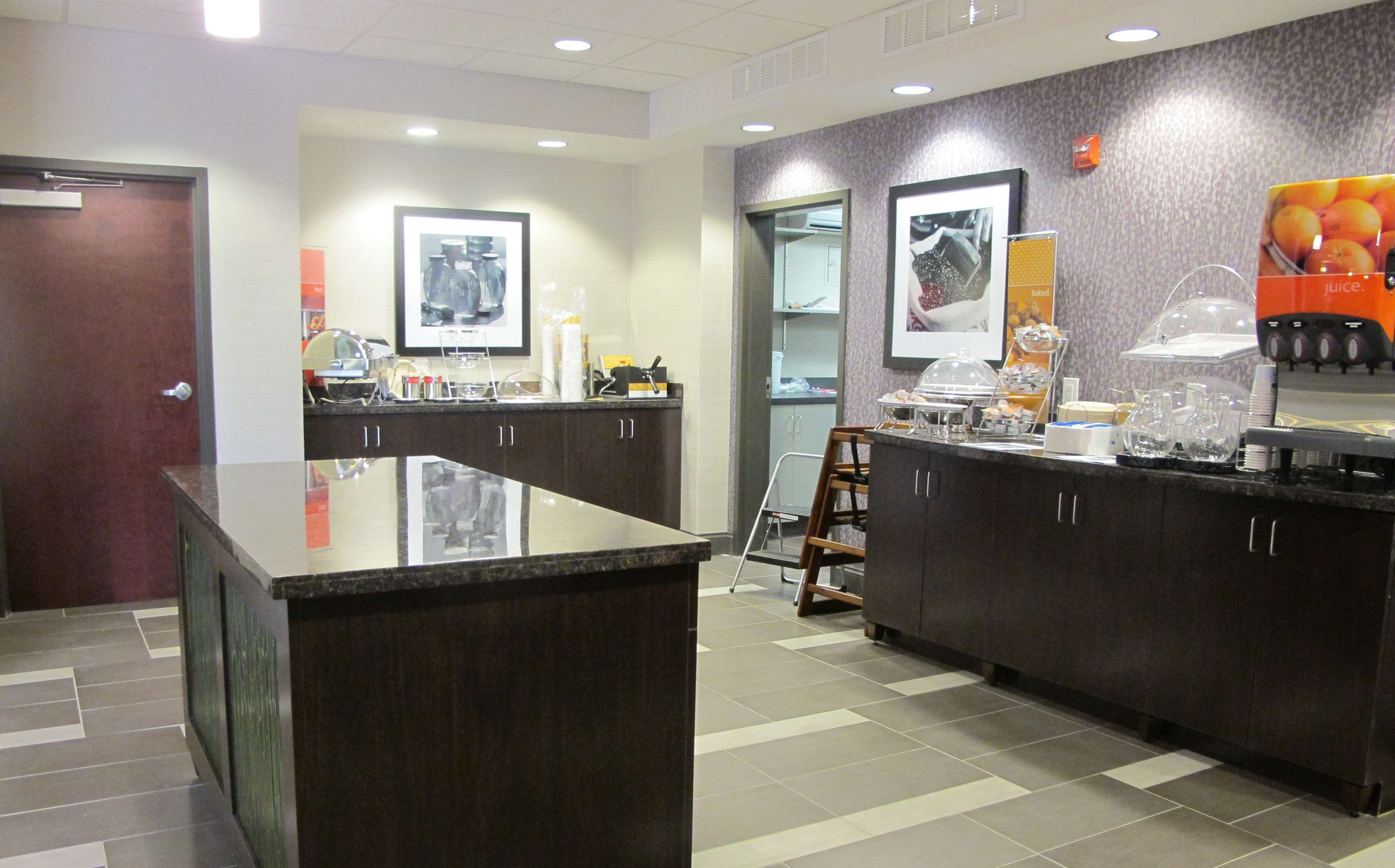 Restaurant | Hampton Inn by Hilton Leesville Fort Johnson