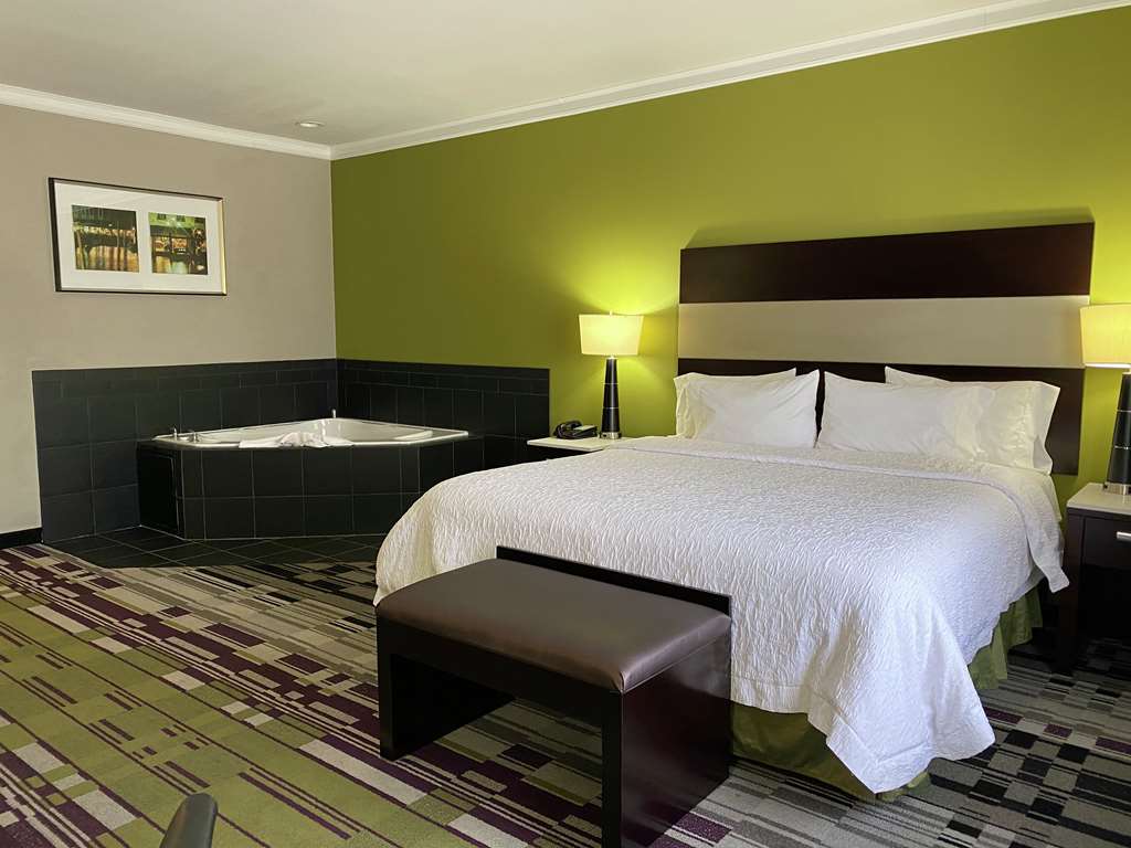 Hampton Inn Leesville / Ft. Polk Room Type - 1KG MOB HEA ACC TUB STE NS