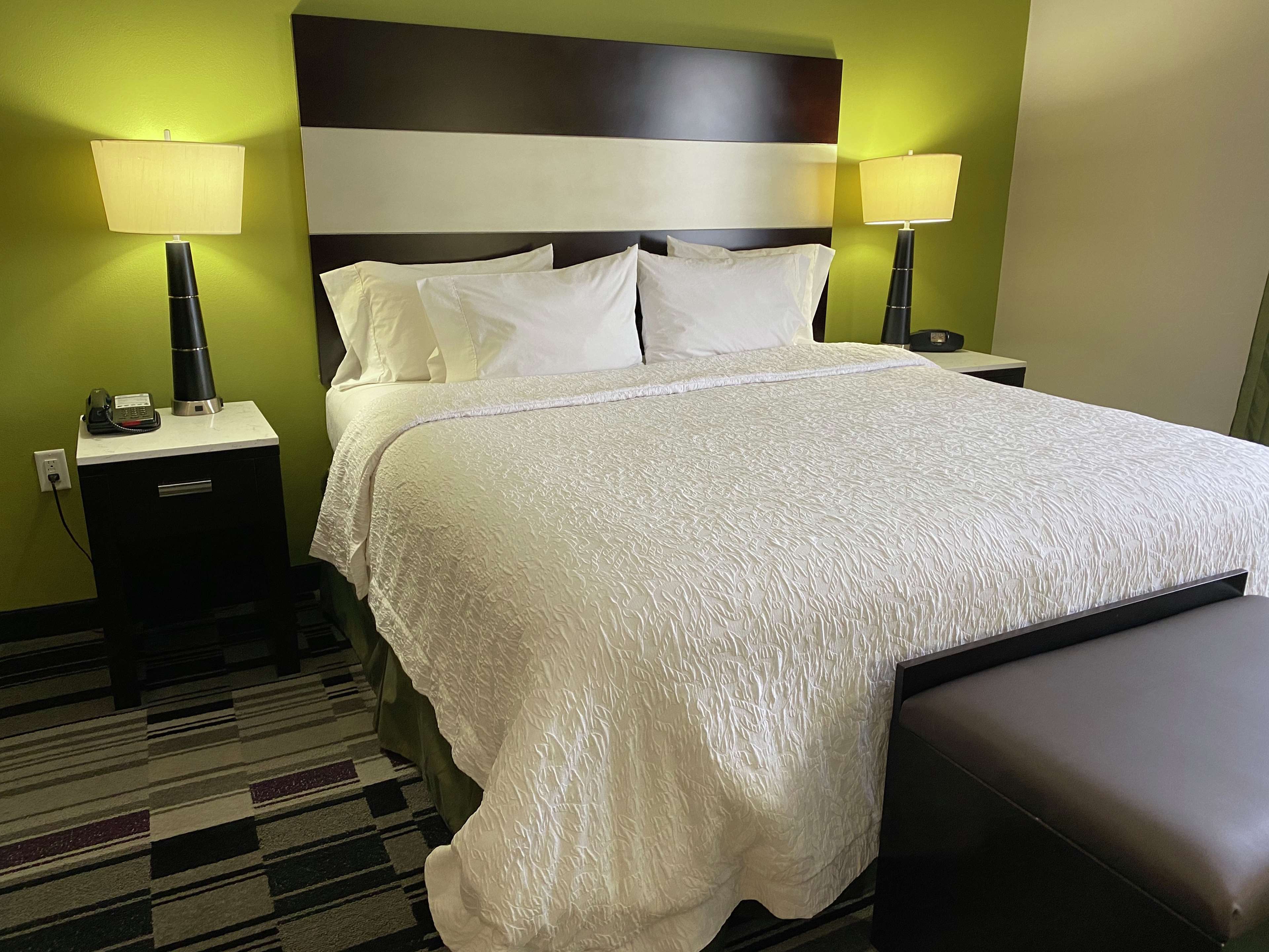 Hampton Inn Leesville / Ft. Polk Room Type - 1 KING BED SPECIAL NOSMOKE