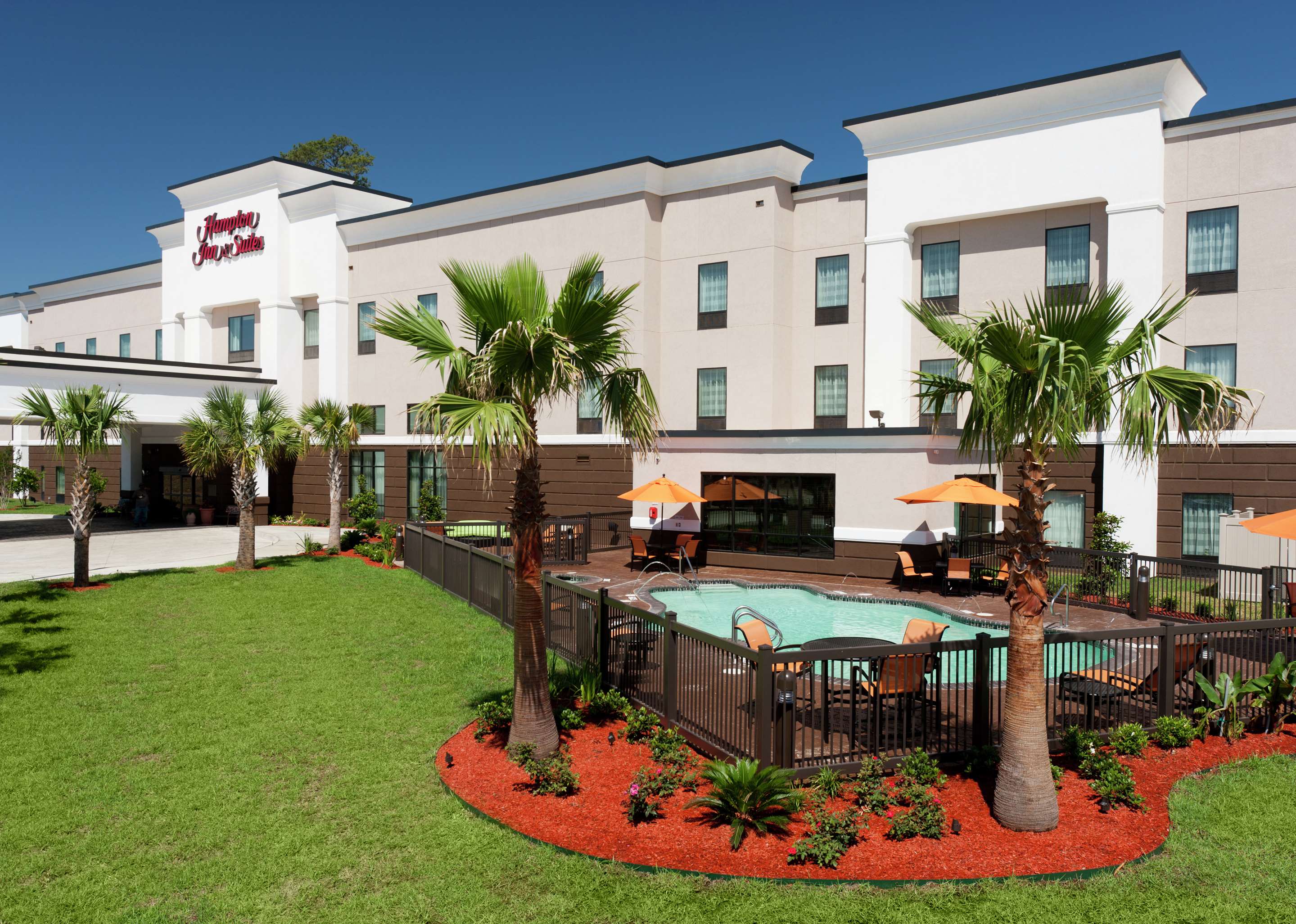 Pool | Hampton Inn & Suites Marksville