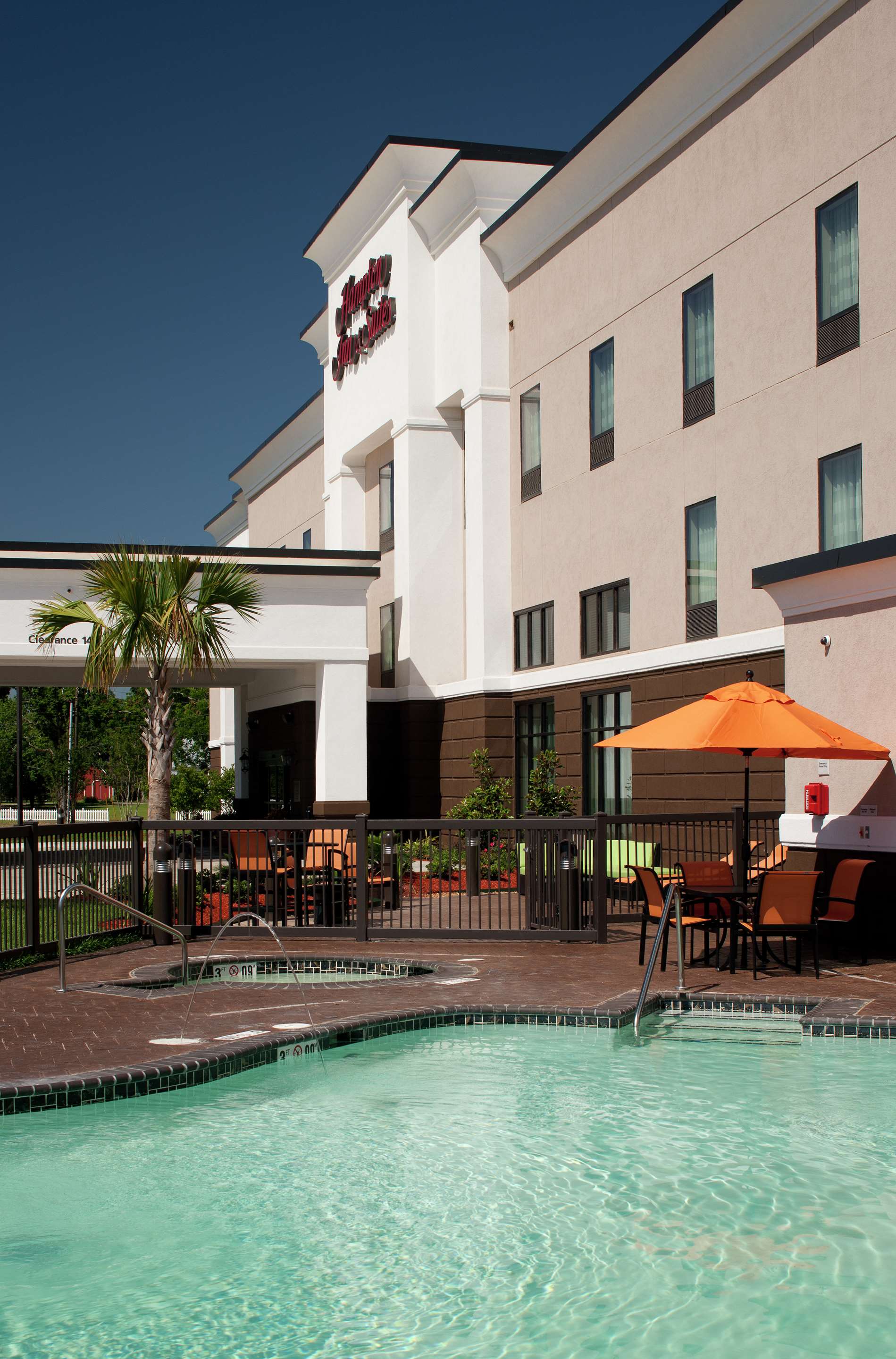 Pool | Hampton Inn & Suites Marksville
