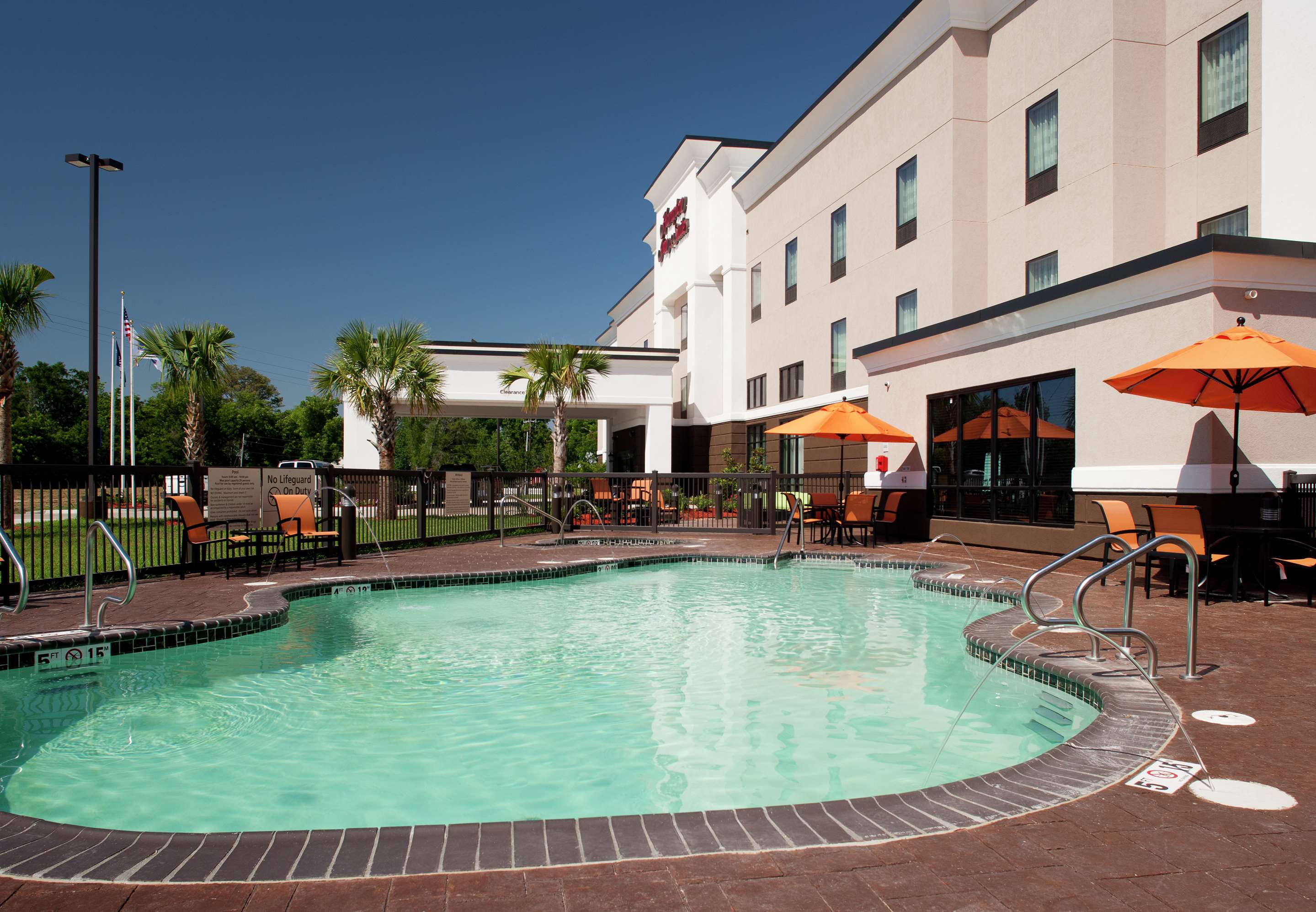 Pool | Hampton Inn & Suites Marksville