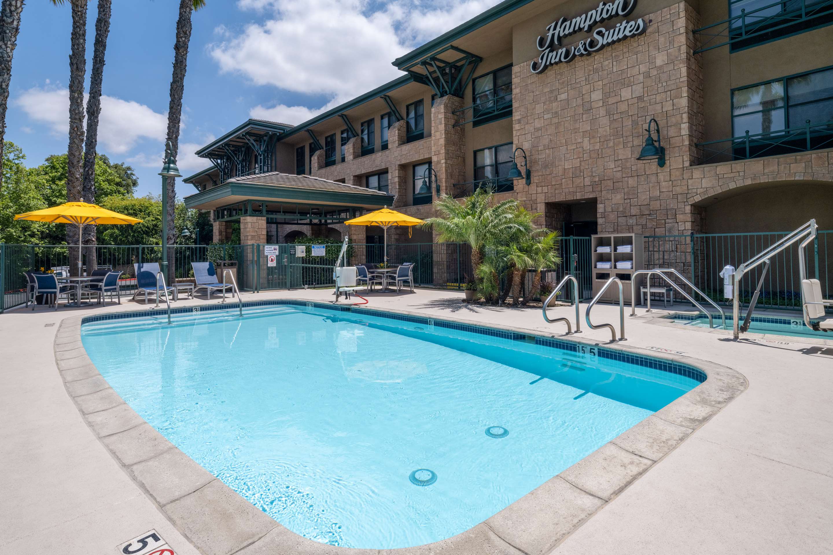 Pool | Hampton Inn & Suites Agoura Hills