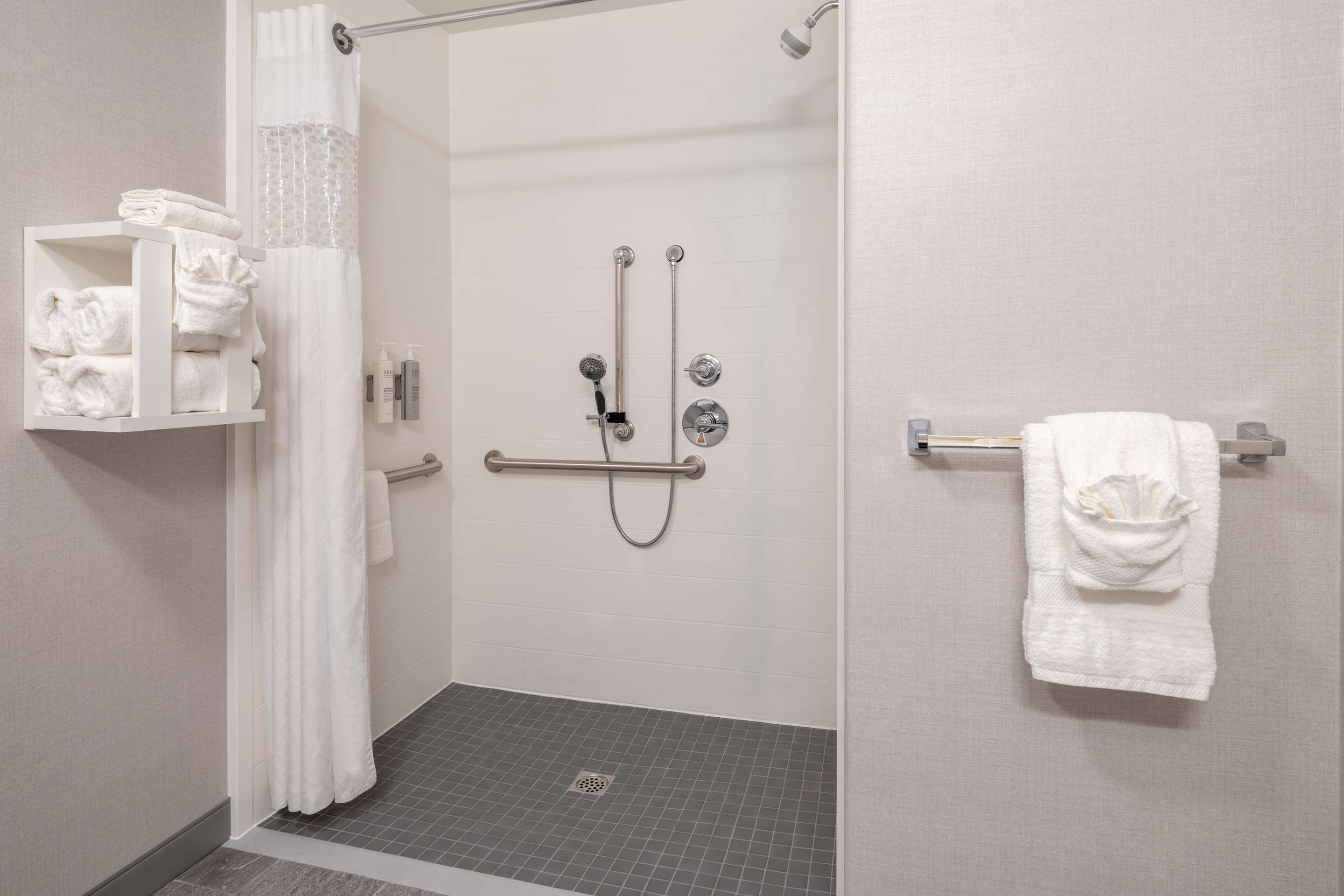 Guest room bath