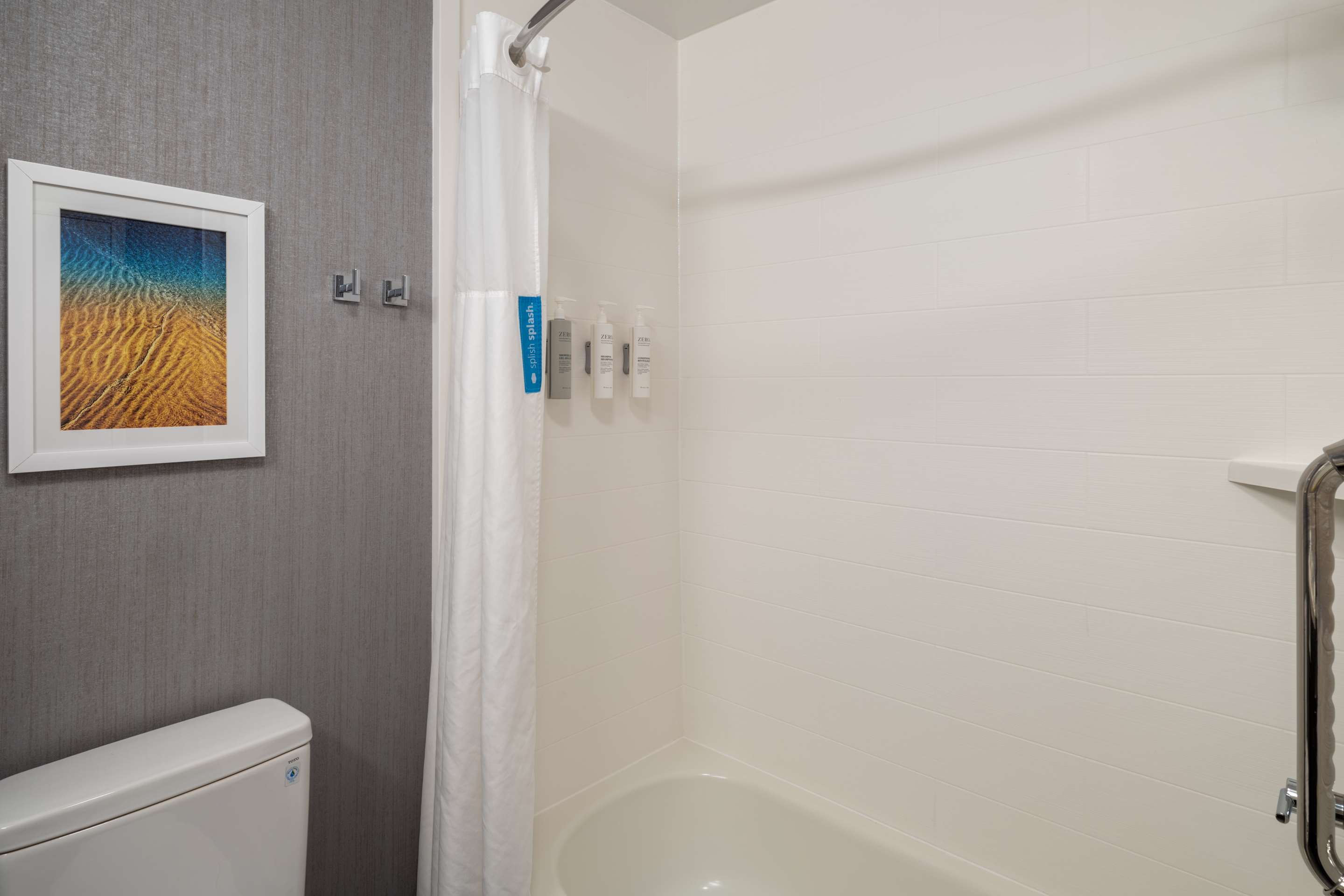 Guest room bath