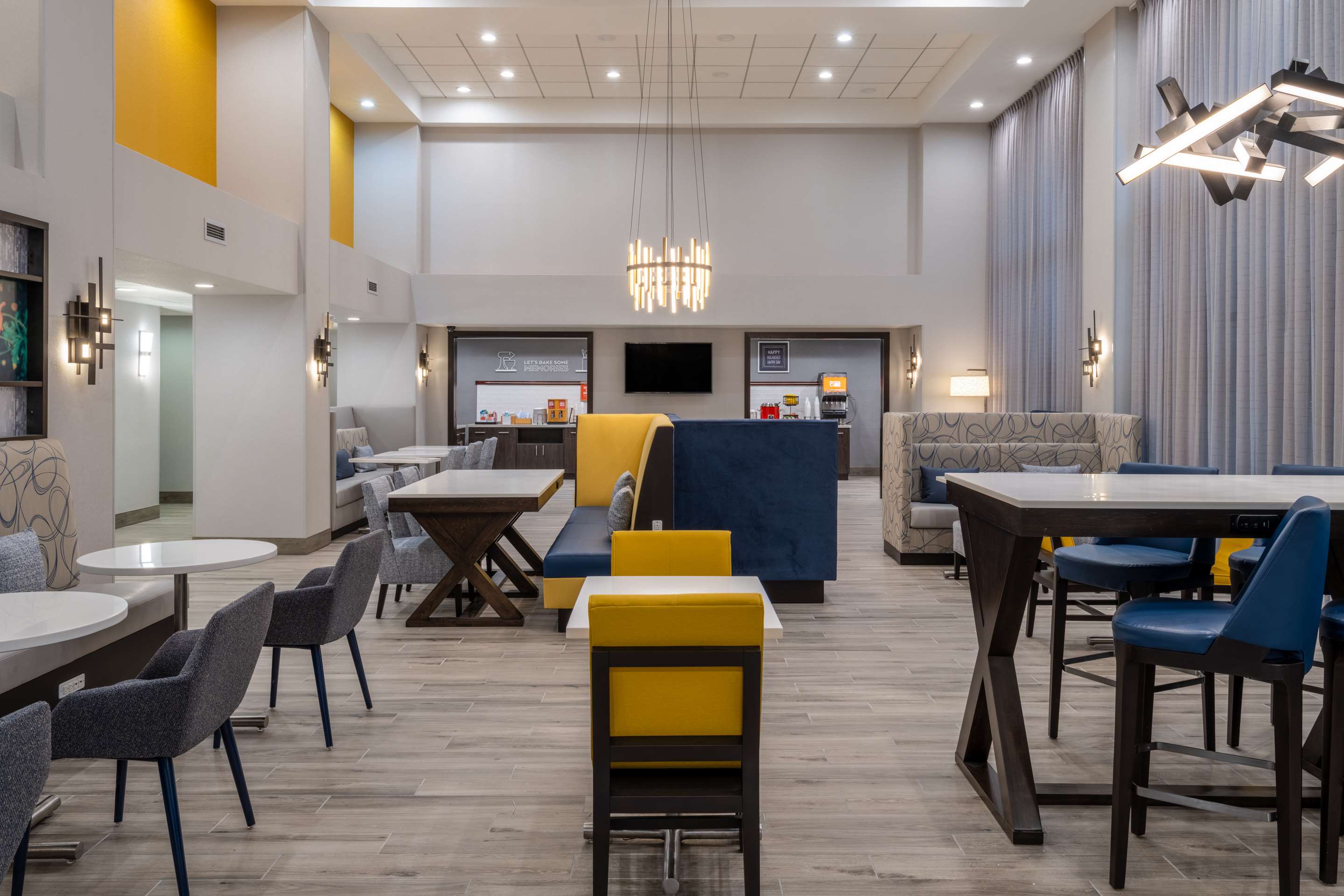 Lobby | Hampton Inn & Suites Agoura Hills