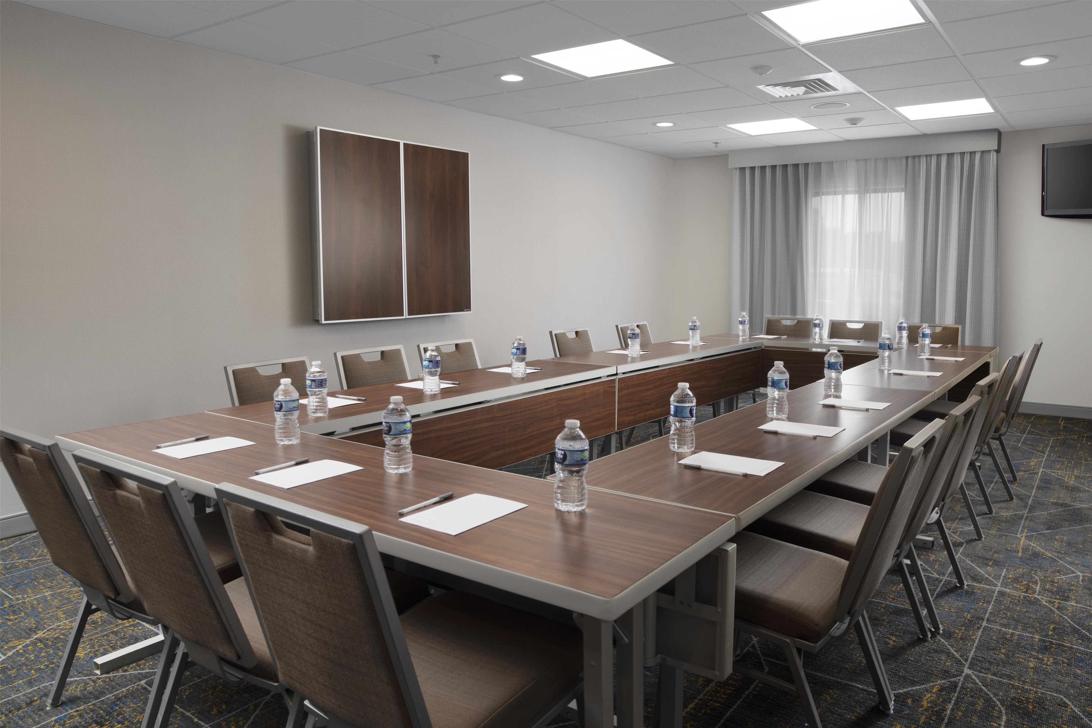 Meeting Room | Hampton Inn Magnolia