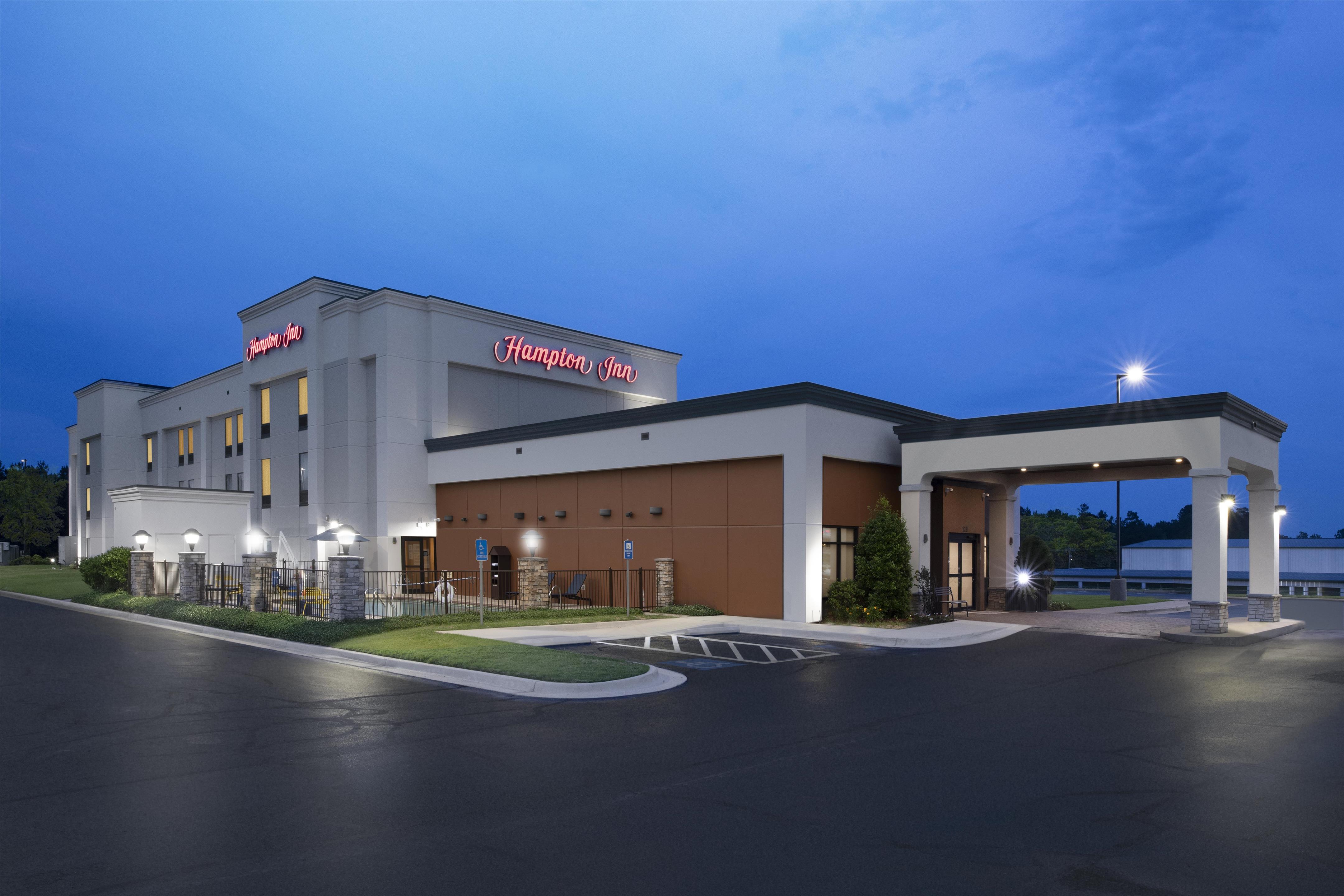 Exterior | Hampton Inn Magnolia