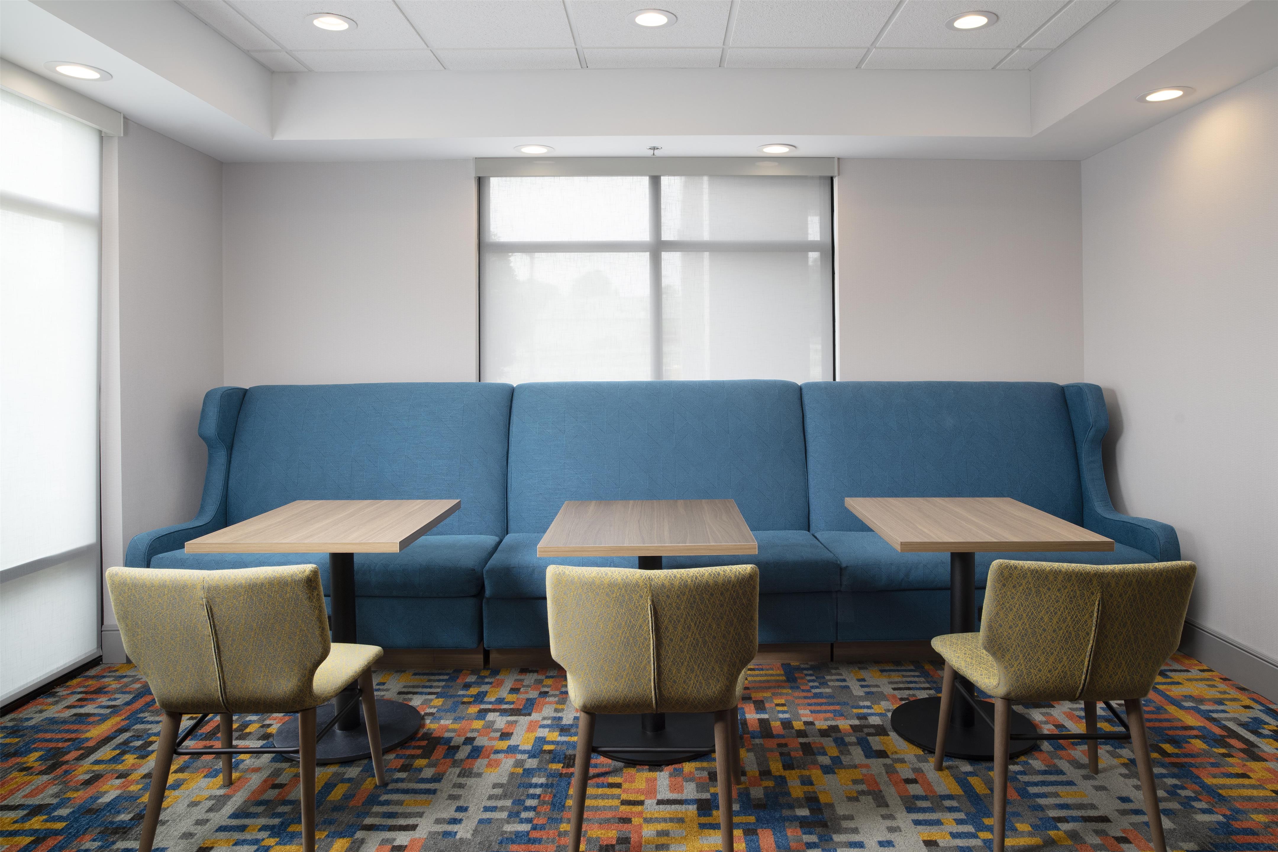 Lobby | Hampton Inn Magnolia