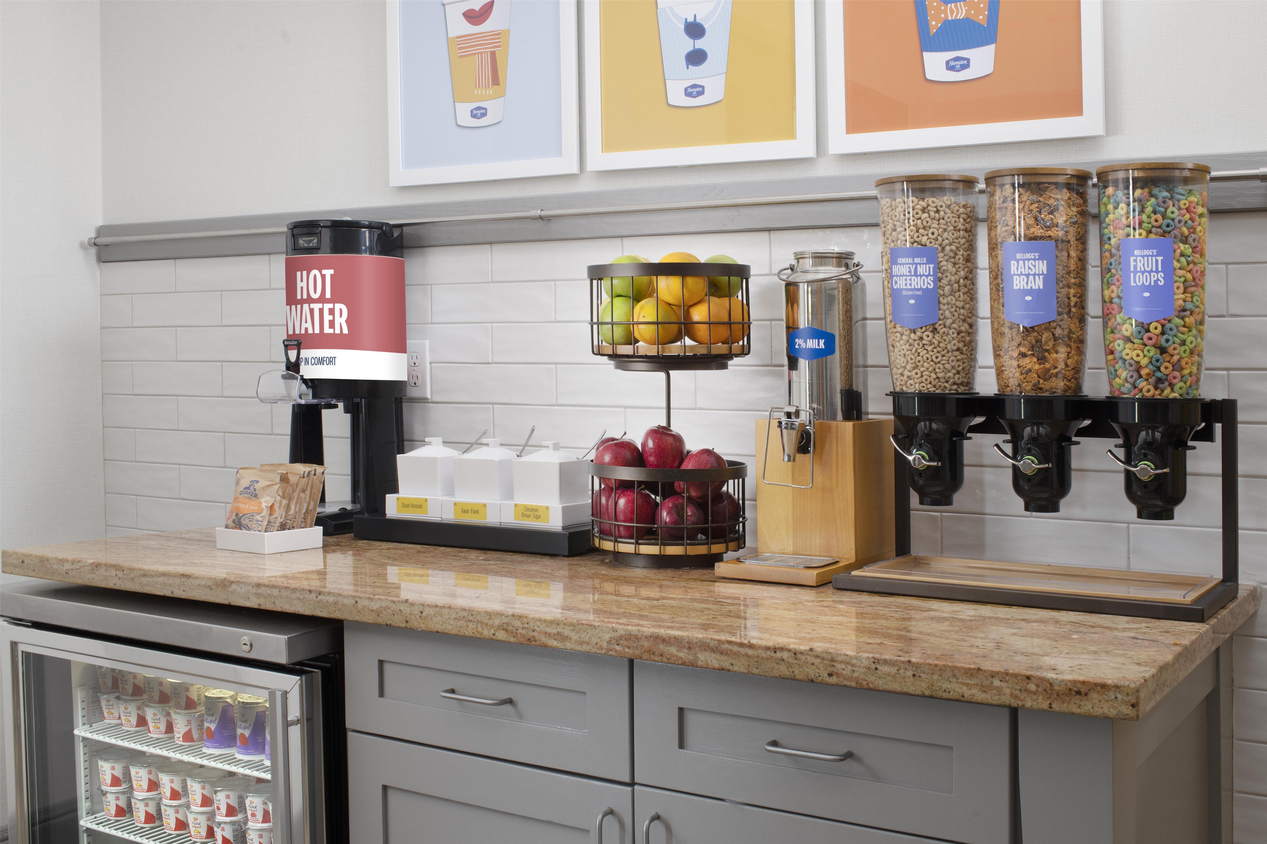 Breakfast Area | Hampton Inn Magnolia