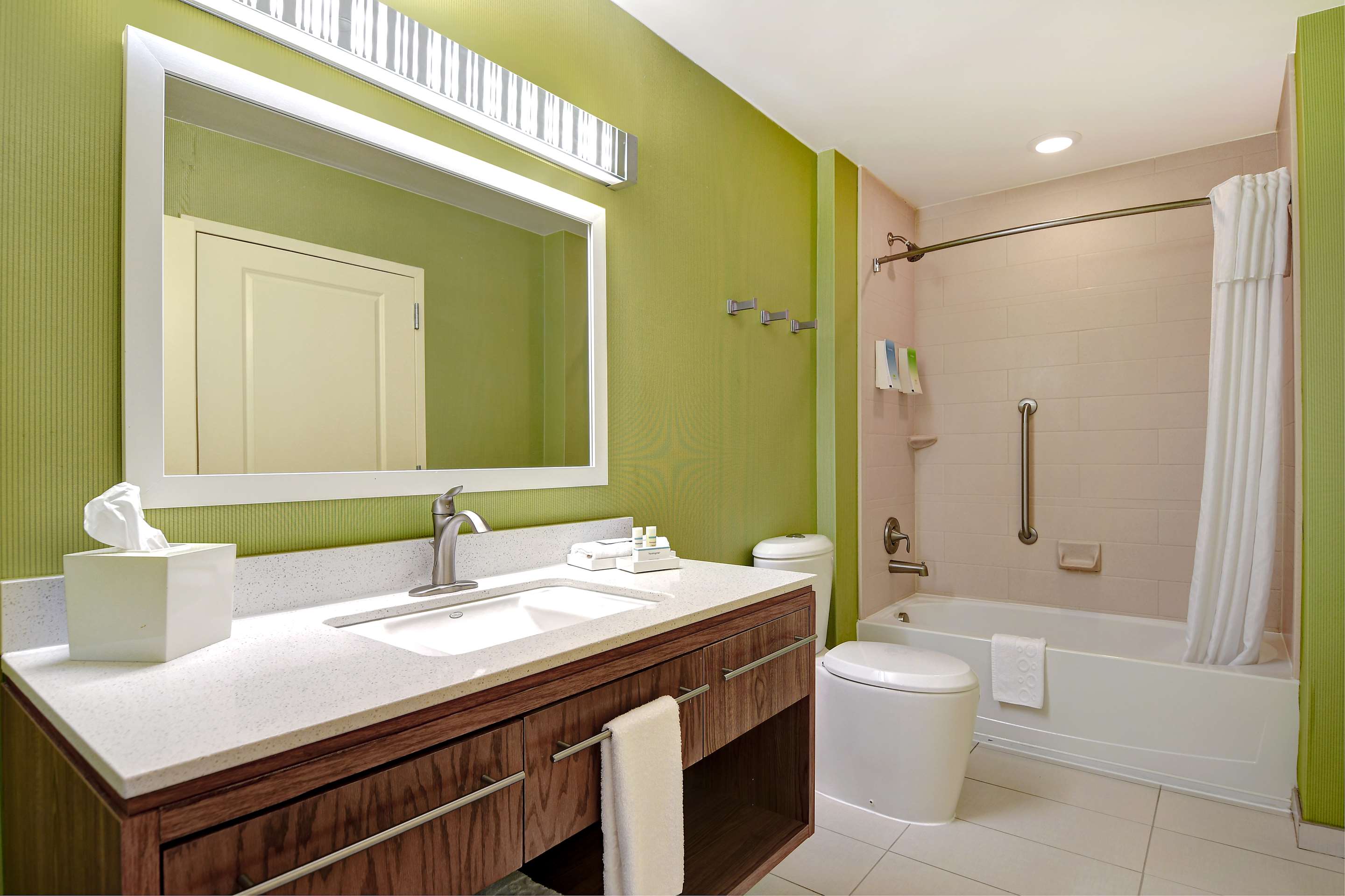 Guest room bath