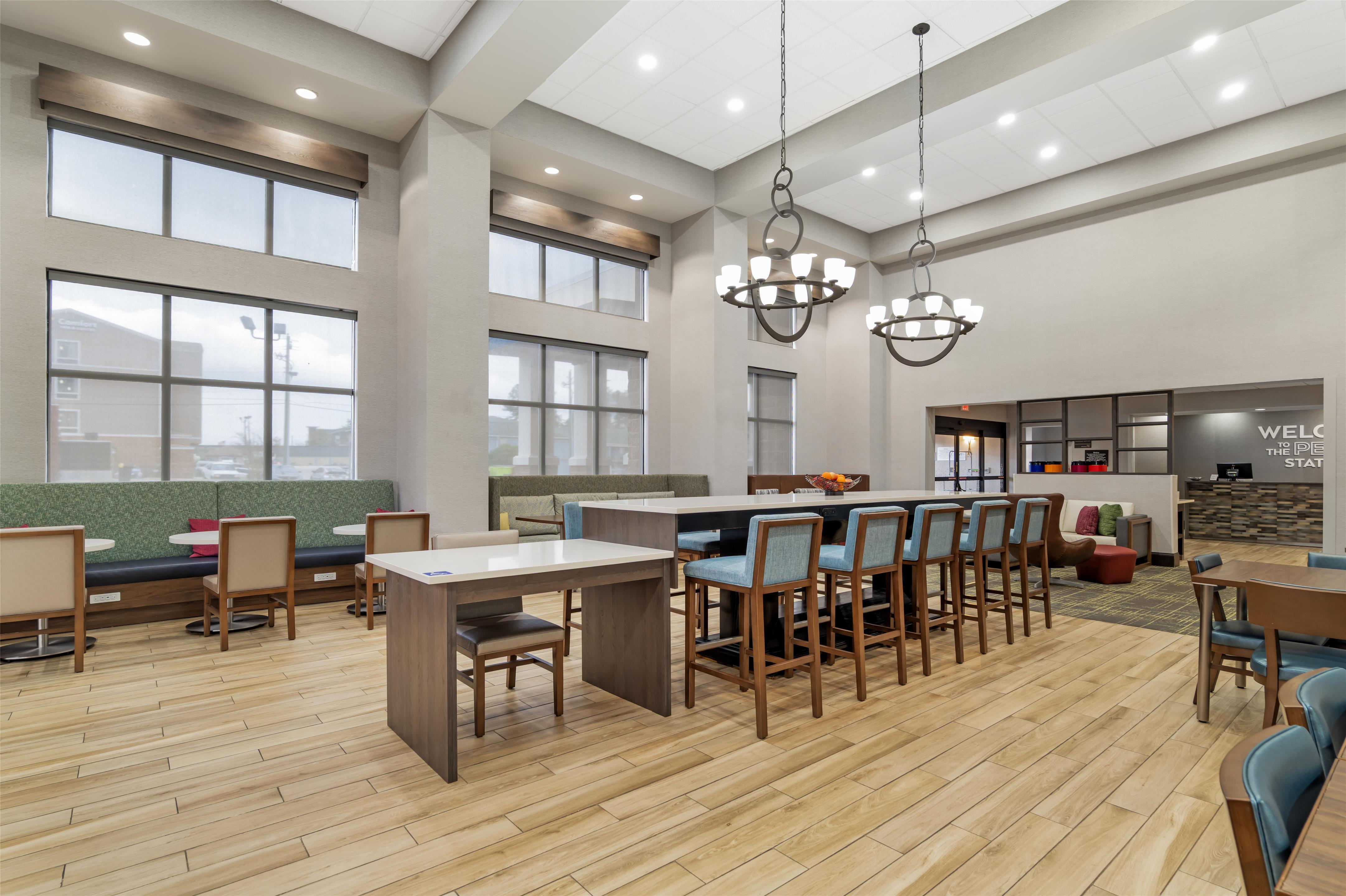 Breakfast Area | Hampton Inn & Suites Augusta West