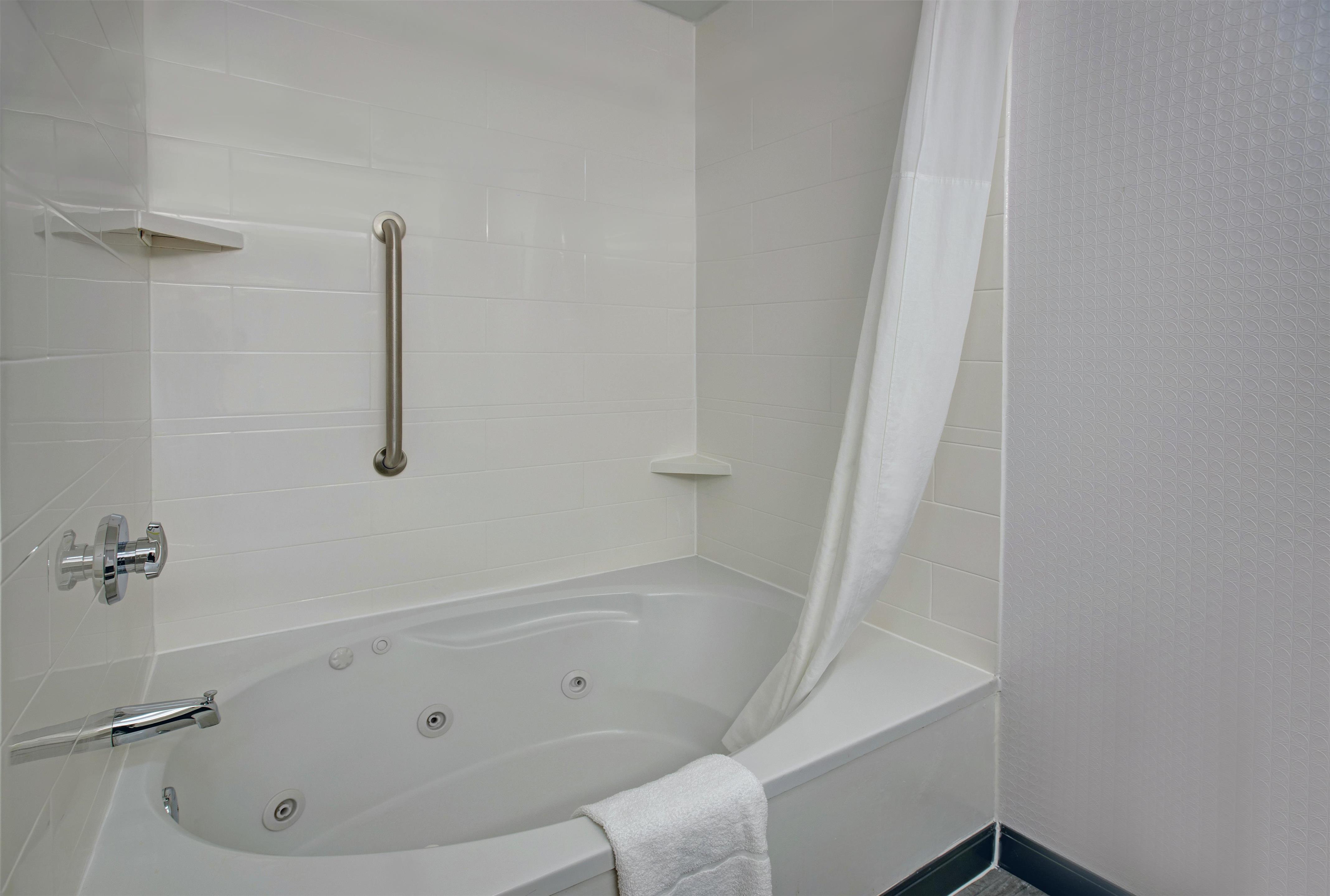 Guest room bath