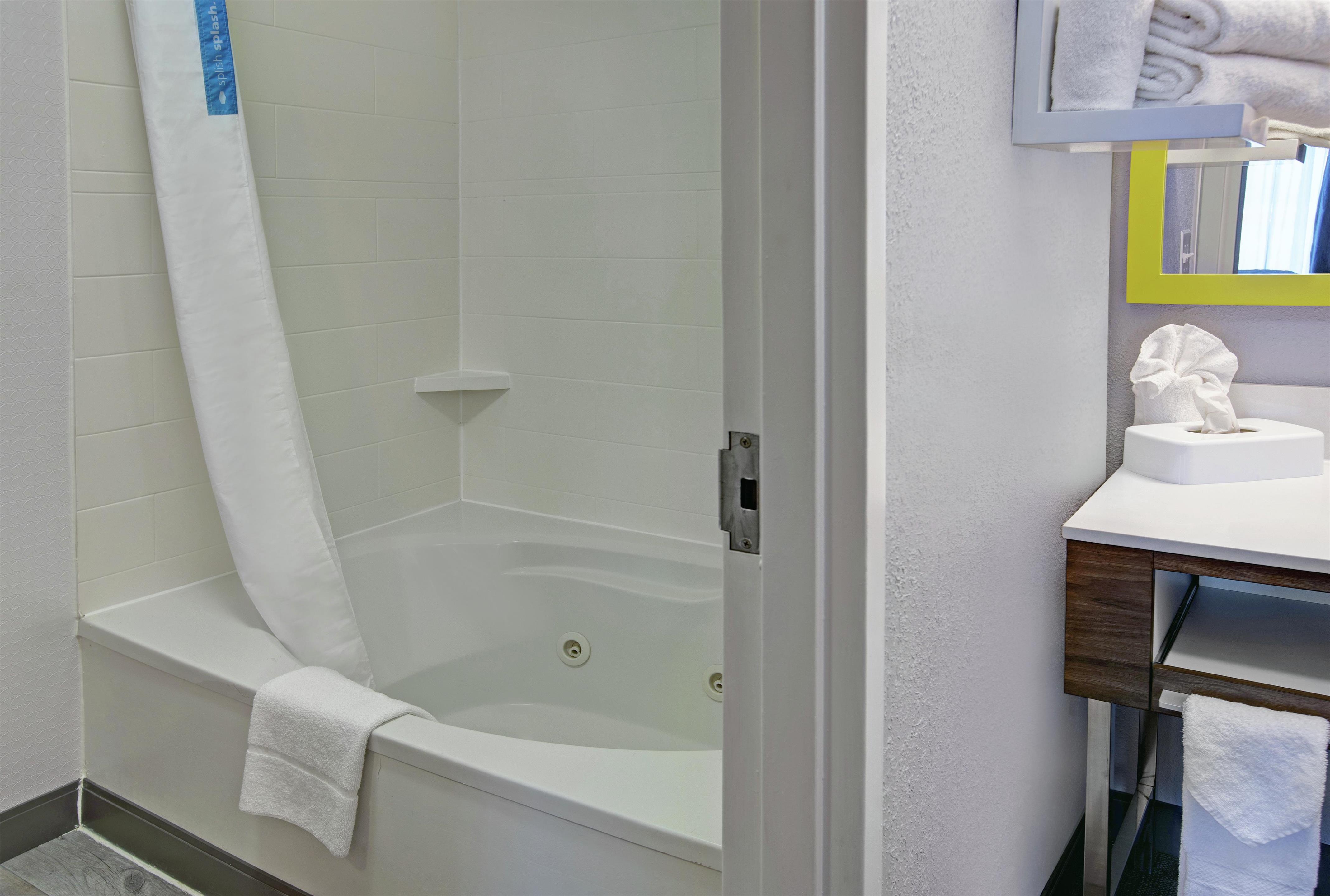Guest room bath
