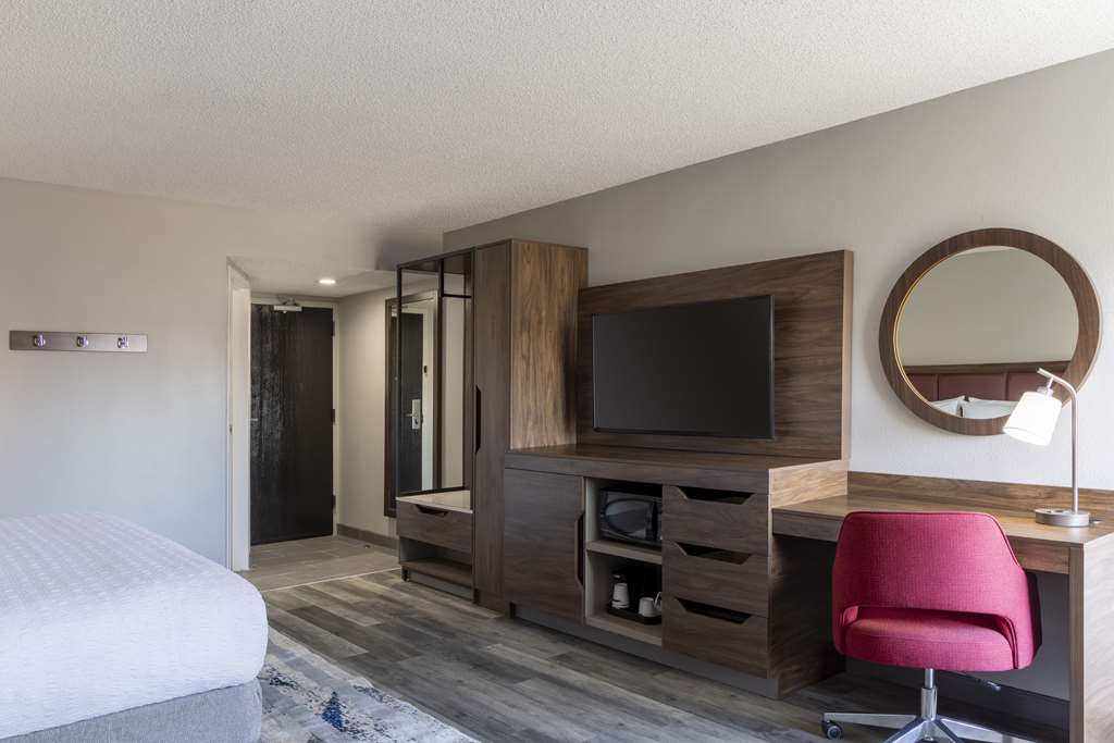 Hampton Inn by Hilton Athens - Tap to explore photos