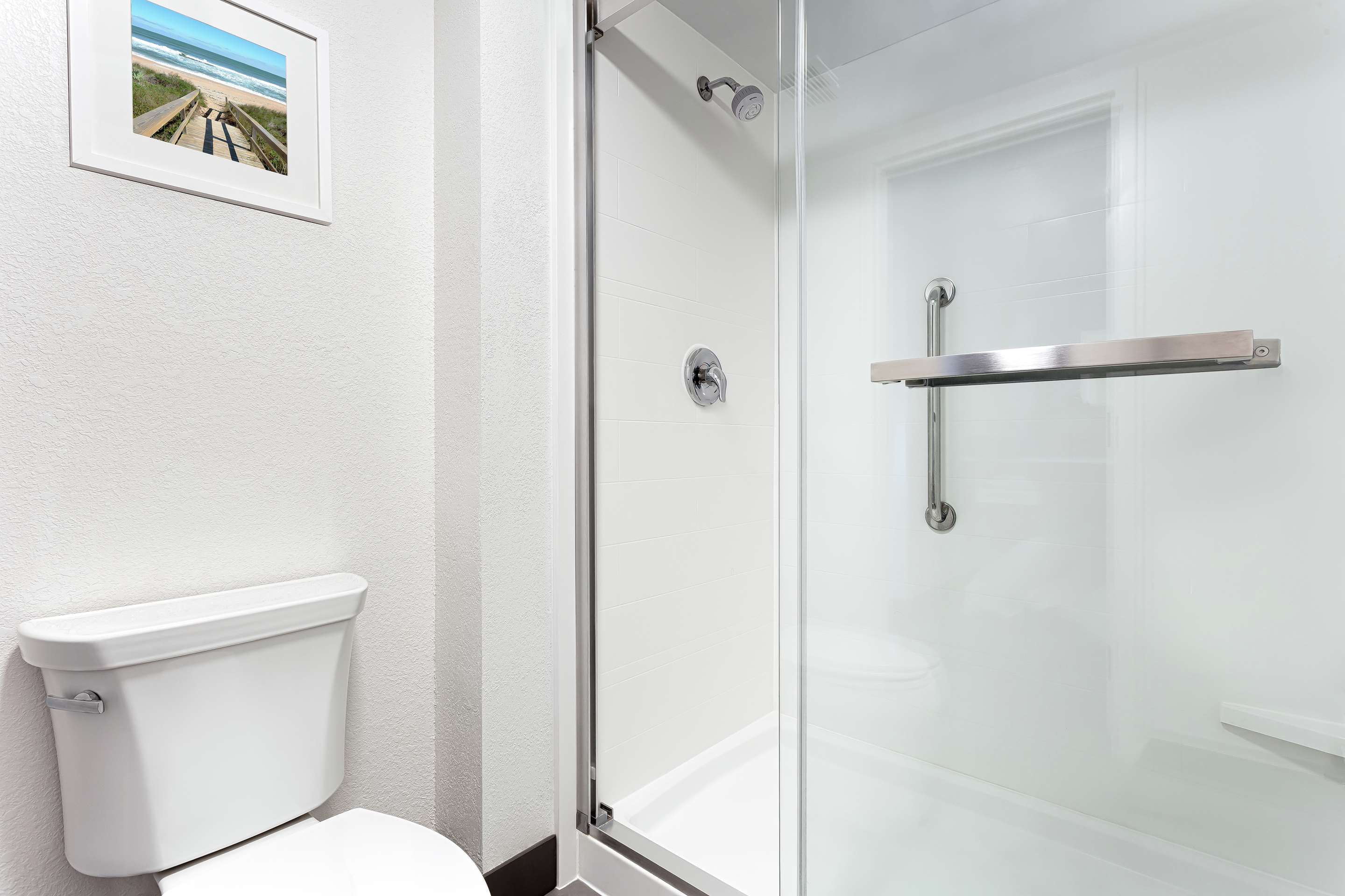 Guest room bath